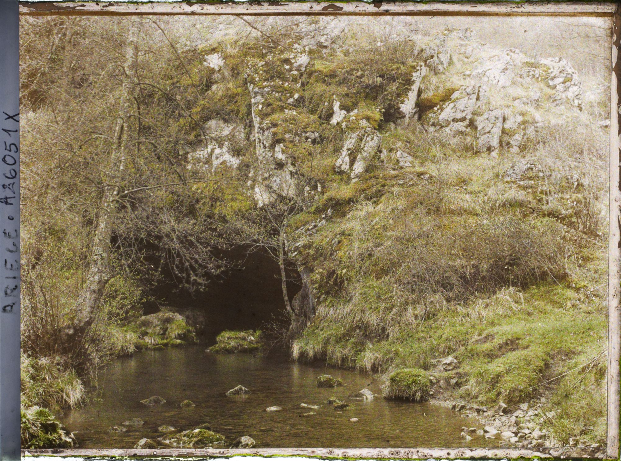 Image représentant L'entrée de la grotte du Tuc d'Audoubert