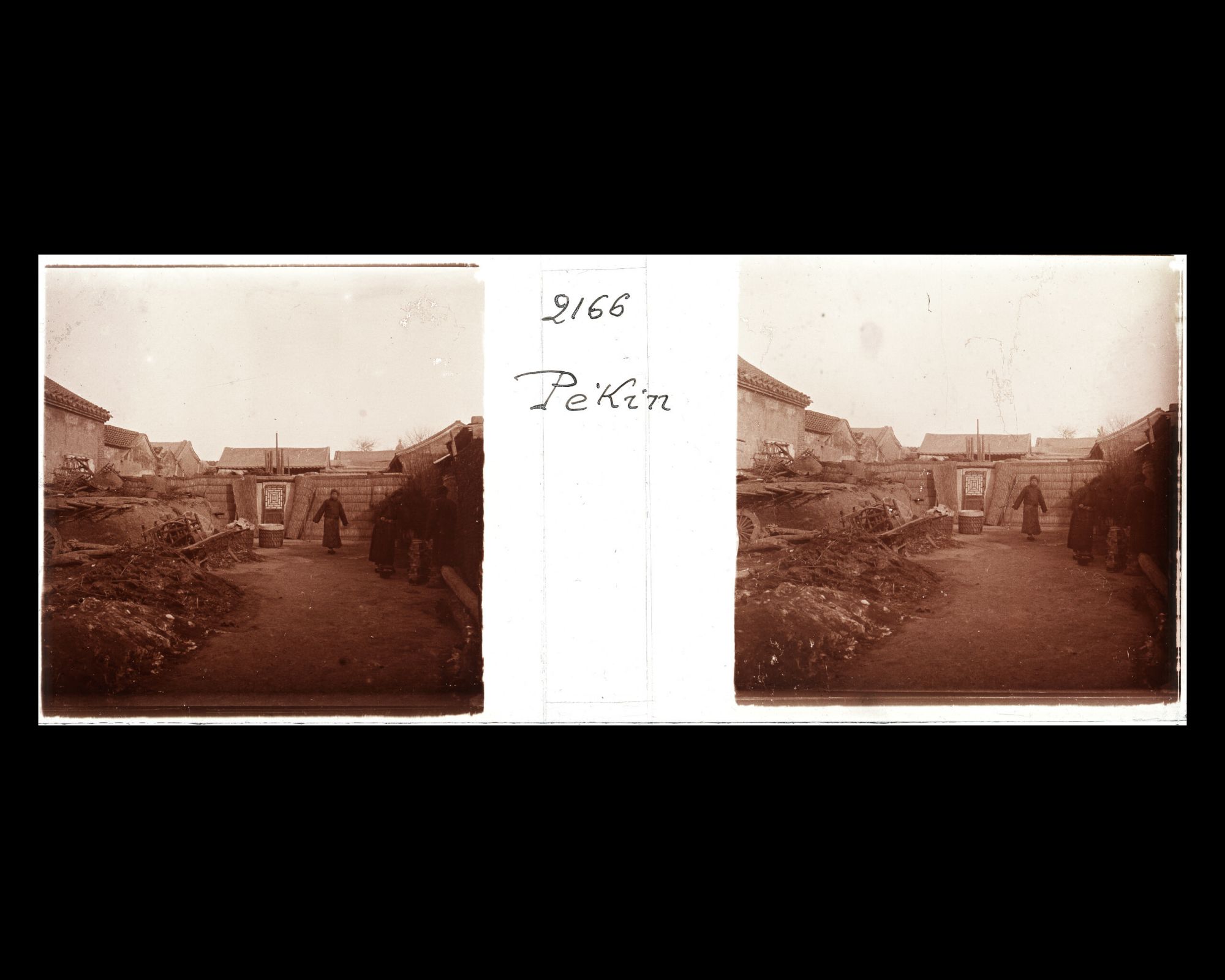 Image représentant Peut-être près de Jingyuhutong ("ruelle des Poissons d'Or").