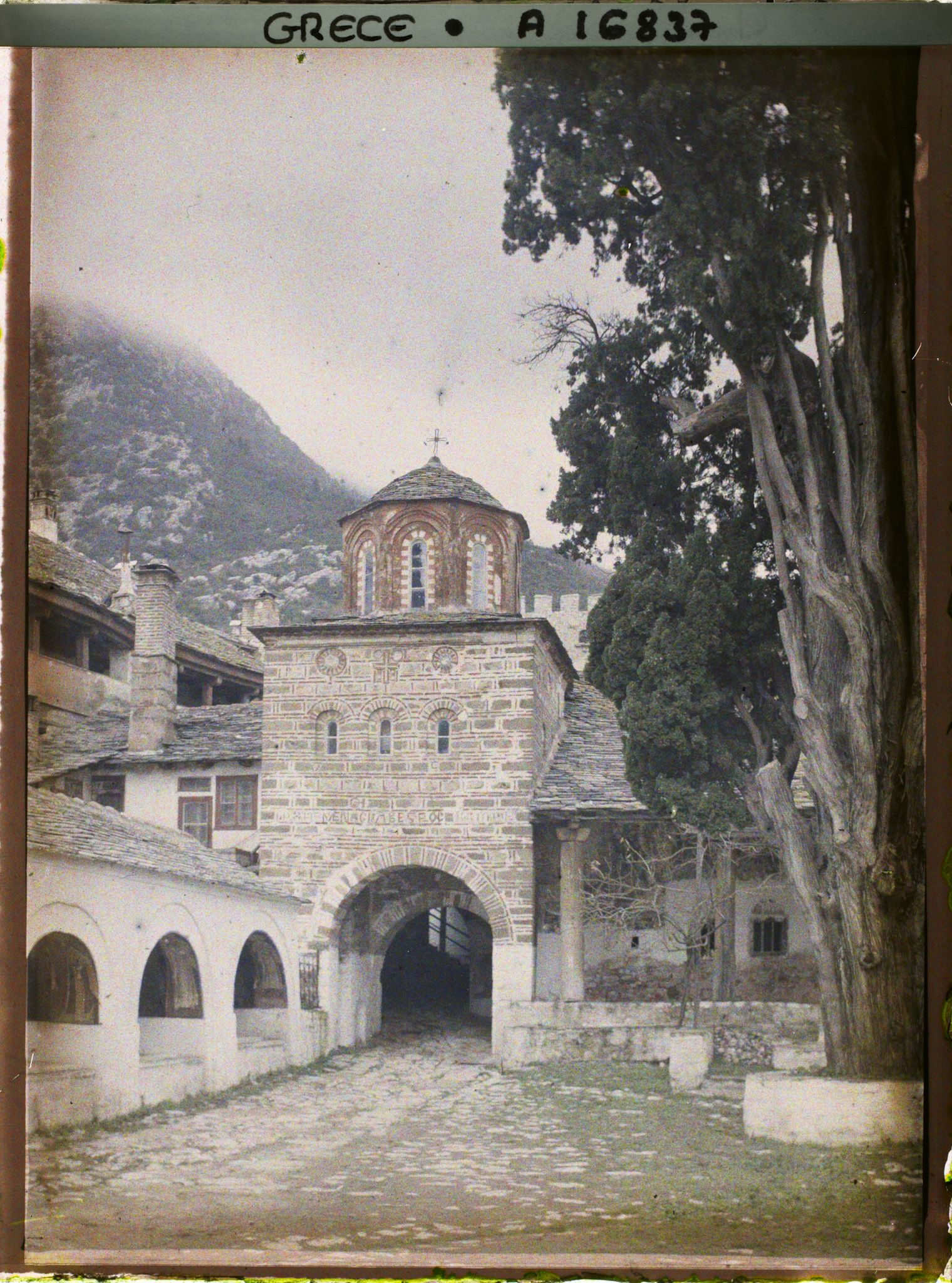 Image représentant Mont Athos, Grande Lavra, Petite porte à l'intérieur du Monastère
