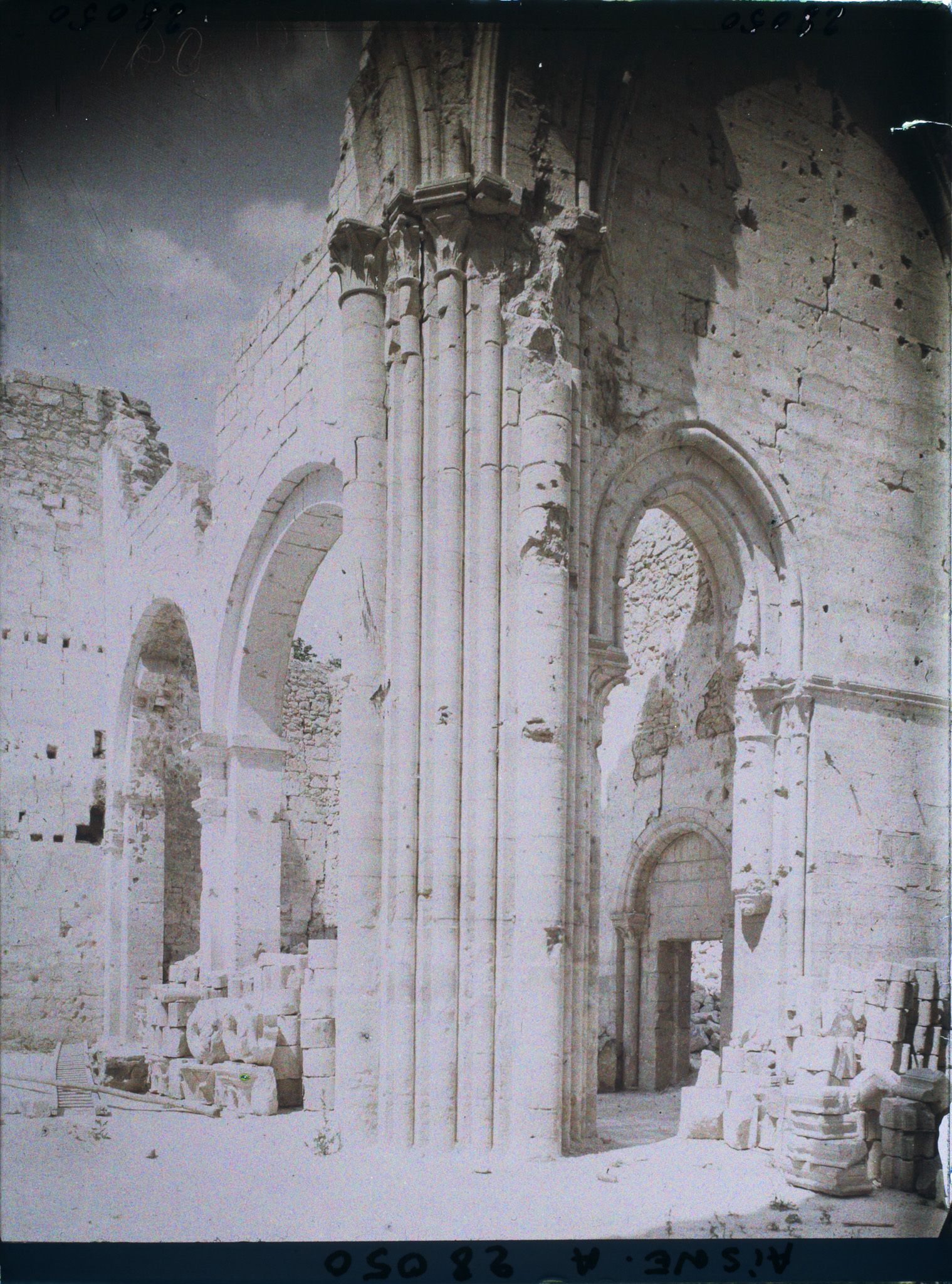 Image représentant France, Soupir, Intérieur de l'Eglise, (bas Coté nord)