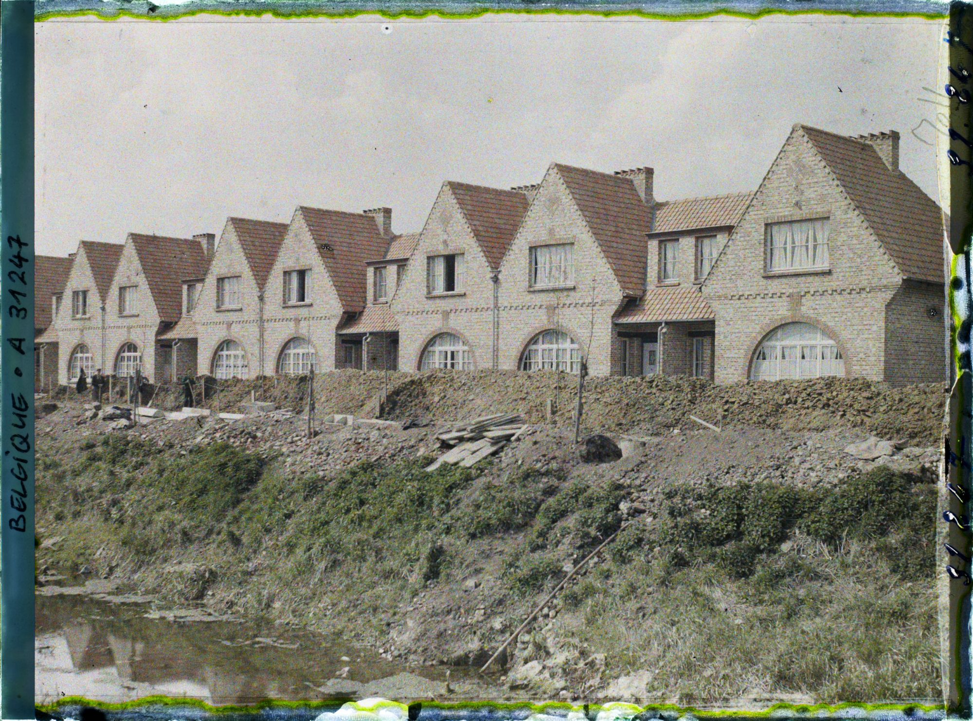 Image représentant Belgique, Ypres, Petites maisons dans le quartier de la route de Dixmude