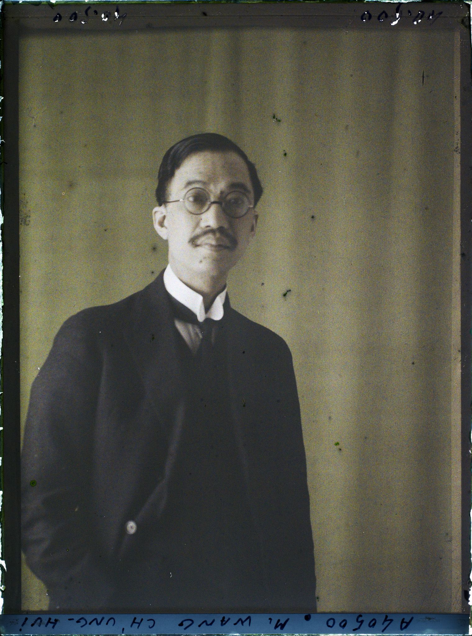 Image représentant https://musee-albert-kahn.s-museum.fr/home/NWQ2OTAwYzNmYjZlZTk1ZWQwODJmMjY4L2dlbmVyaWMtbm90aWNlLXRhYi9hdXRob3JpdHkvNjE3YTc5ZjVjZjhiODk2OGIzMzM3ZDIx/5d6900c3fb6ee95ed082f268/generic-notice-tab/authority/617a79eacf8b8968b3336585 Monsieur Wang Chung-Hui, premier ministre de la République de Chine