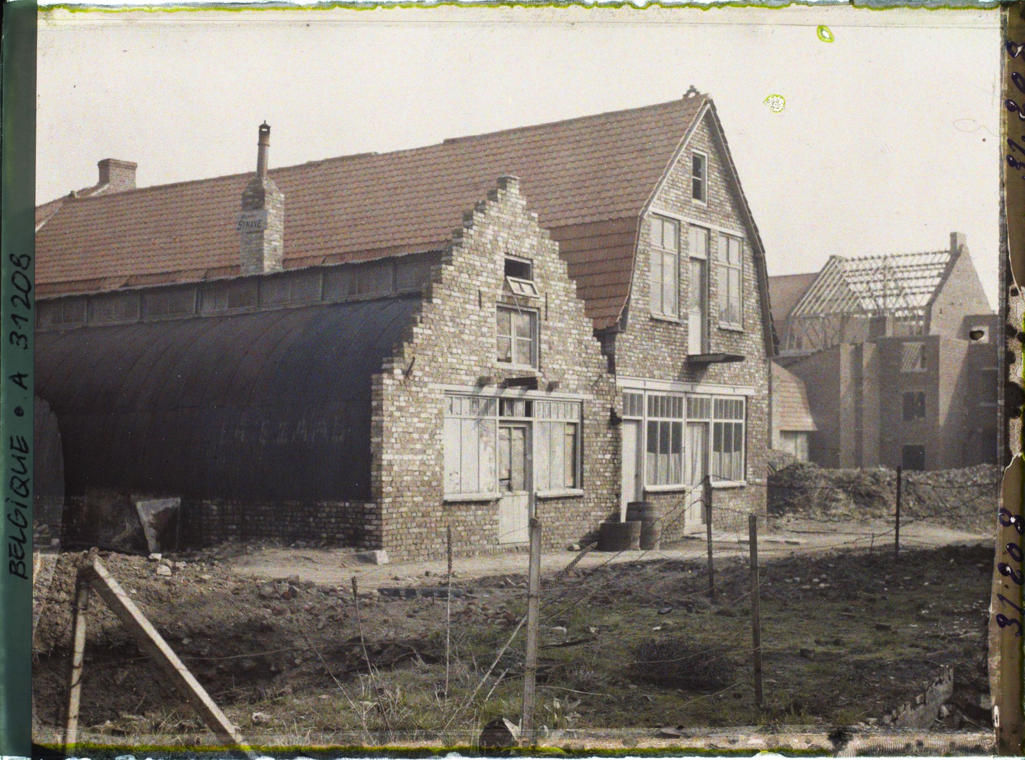 Image représentant Belgique, Ypres, Types de maisons provisoires