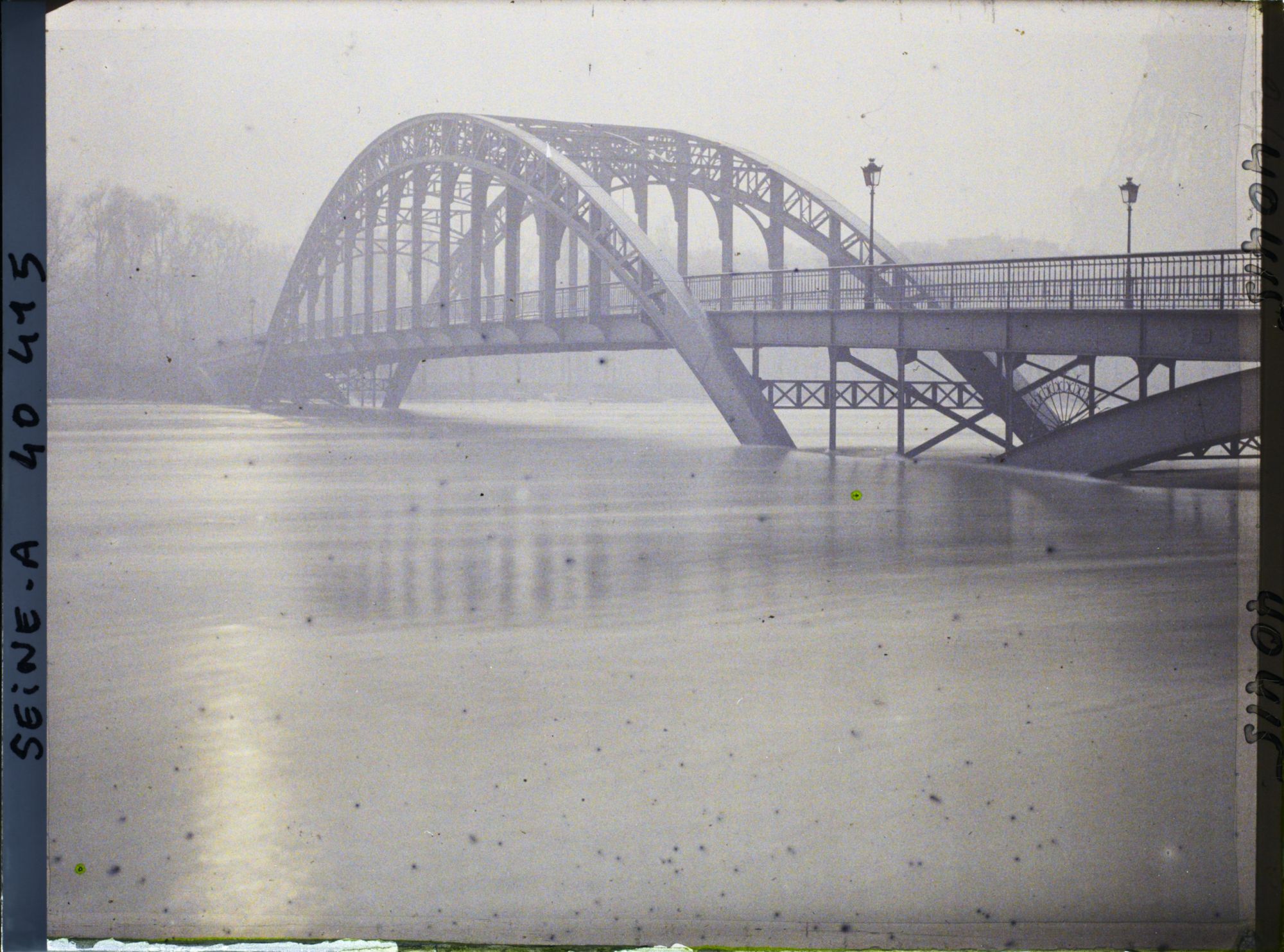 Image représentant La crue de la Seine à la passerelle Debilly
