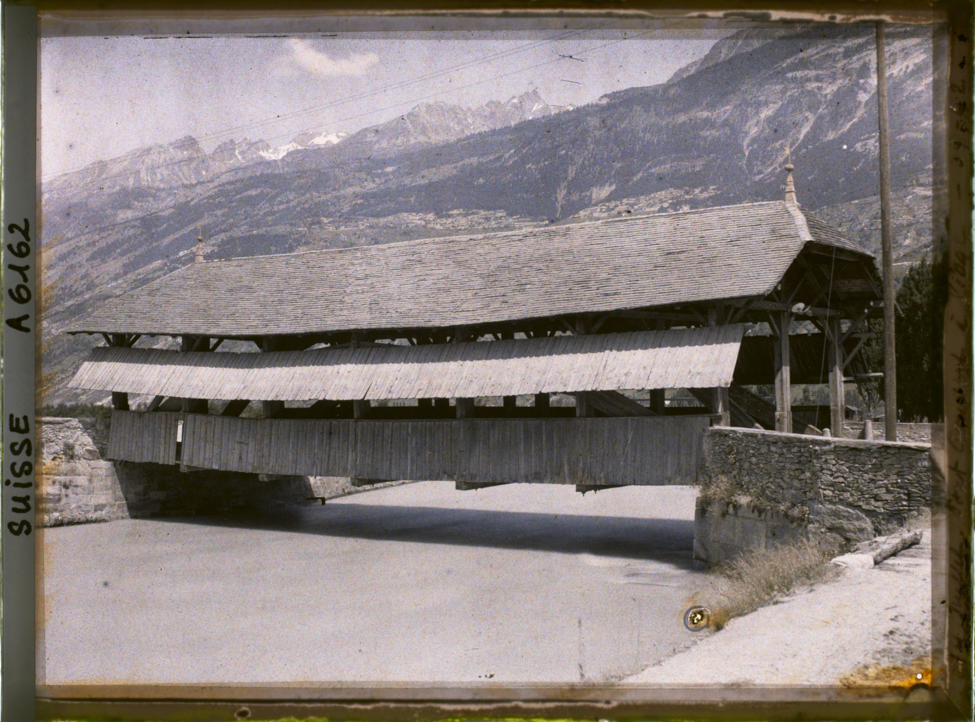 Image représentant Le pont couvert sur la Viège