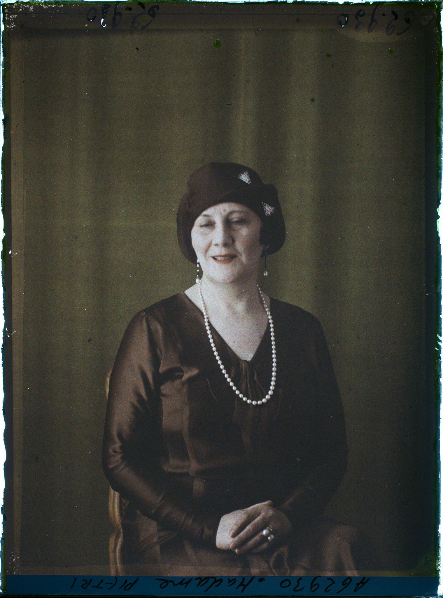 Image représentant https://musee-albert-kahn.s-museum.fr/home/NWQ2OTAwYzNmYjZlZTk1ZWQwODJmMjY4L2dlbmVyaWMtbm90aWNlLXRhYi9hdXRob3JpdHkvNjE3YTc5ZjVjZjhiODk2OGIzMzM3ZDIx/5d6900c3fb6ee95ed082f268/generic-notice-tab/authority/617a79ebcf8b8968b3337b91 Madame Piétri