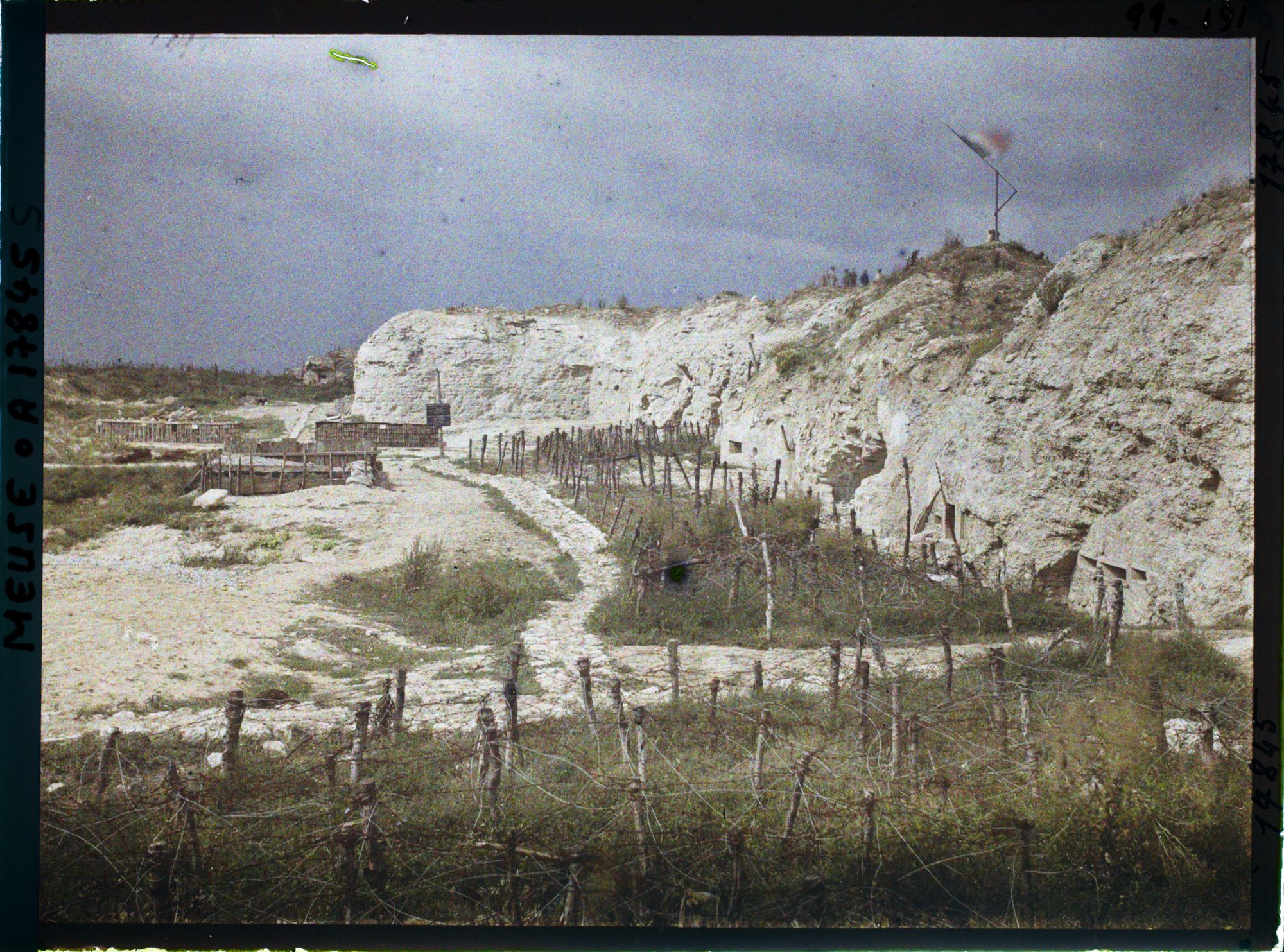 Image représentant France, Fort de Douaumont, Fort de Douaumont - Petite Coupole d'observation La Cour vue d'ensemble
