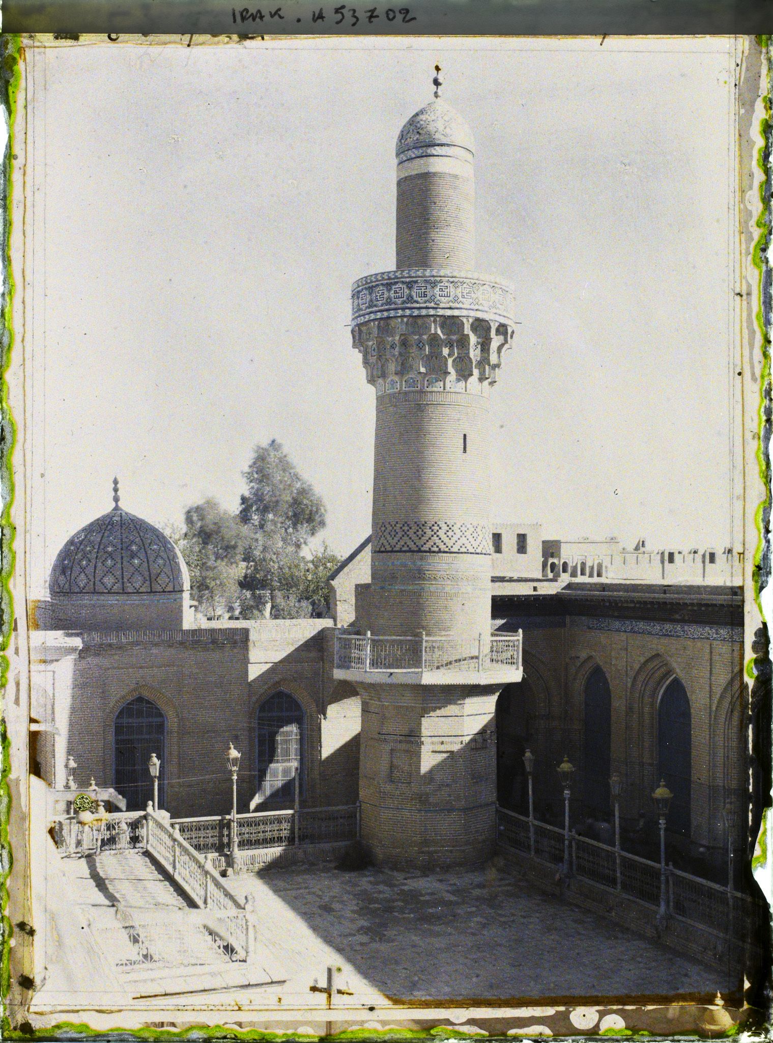 Image représentant L'un des minarets de la mosquée du Cheikh Abdel-Kader el-Gaïlani (XVIIe siècle)