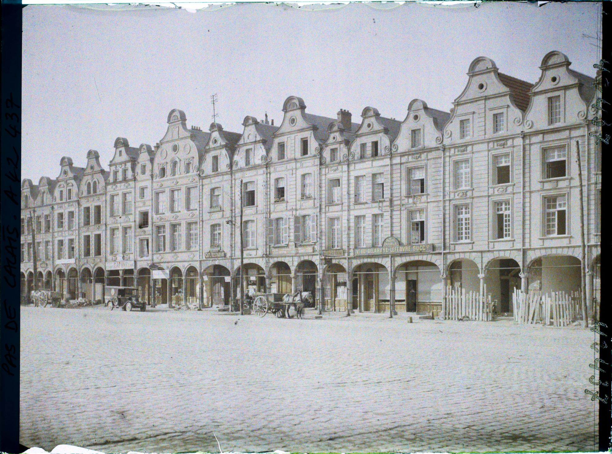 Image représentant France, Arras, Gde Place prise du Coin de la Rue de la Taillanderie