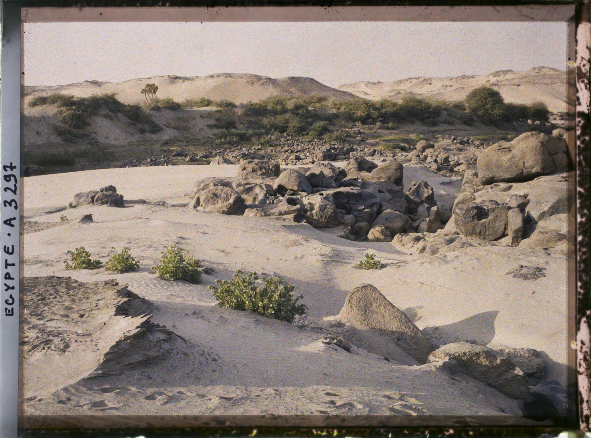 Image représentant Rives granitiques du Nil au nord d'Assouan