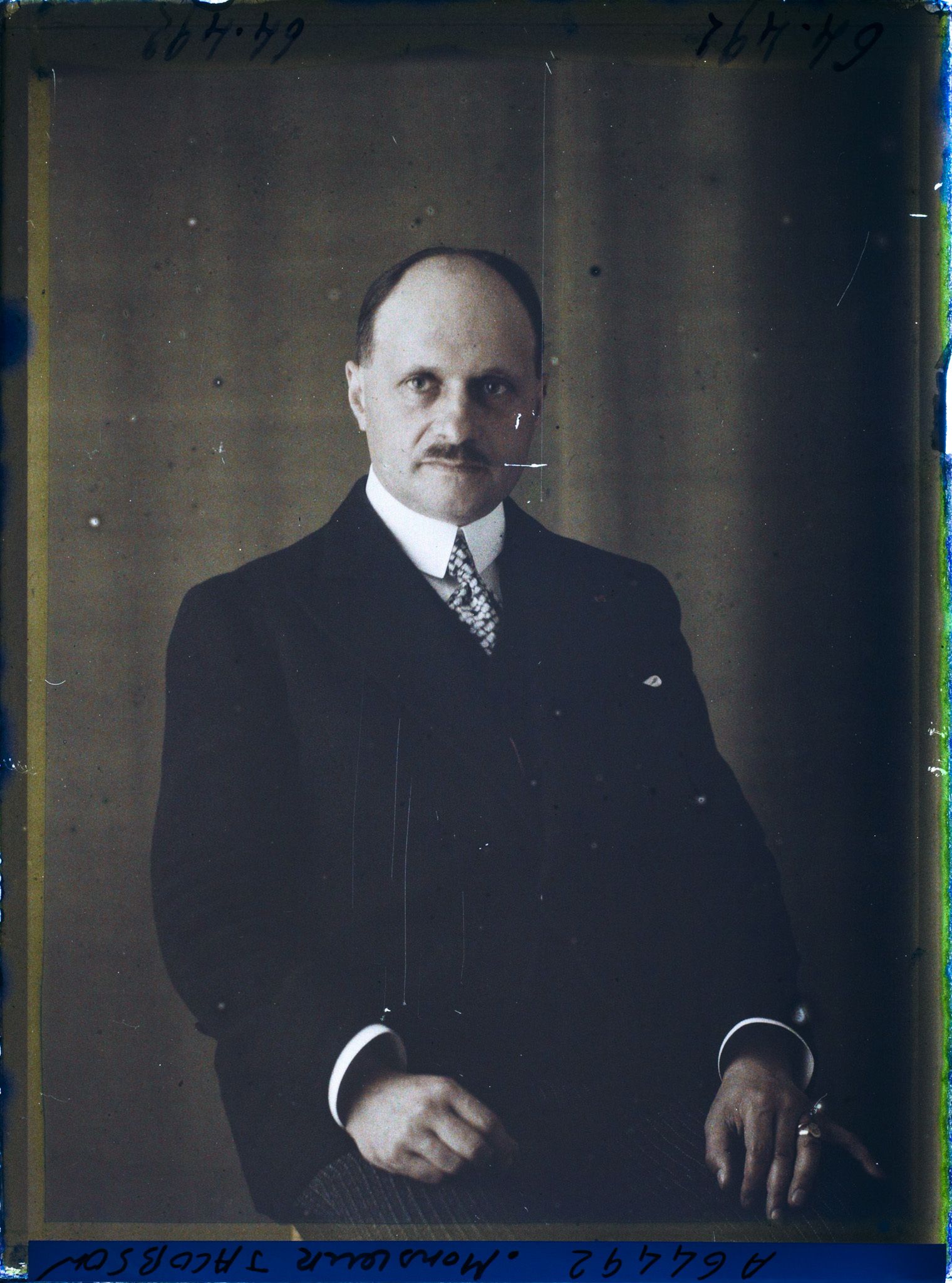 Image représentant https://musee-albert-kahn.s-museum.fr/home/NWQ2OTAwYzNmYjZlZTk1ZWQwODJmMjY4L2dlbmVyaWMtbm90aWNlLXRhYi9hdXRob3JpdHkvNjE3YTc5ZjVjZjhiODk2OGIzMzM3ZDIx/5d6900c3fb6ee95ed082f268/generic-notice-tab/authority/617a79ebcf8b8968b3336faa Monsieur Jacobson