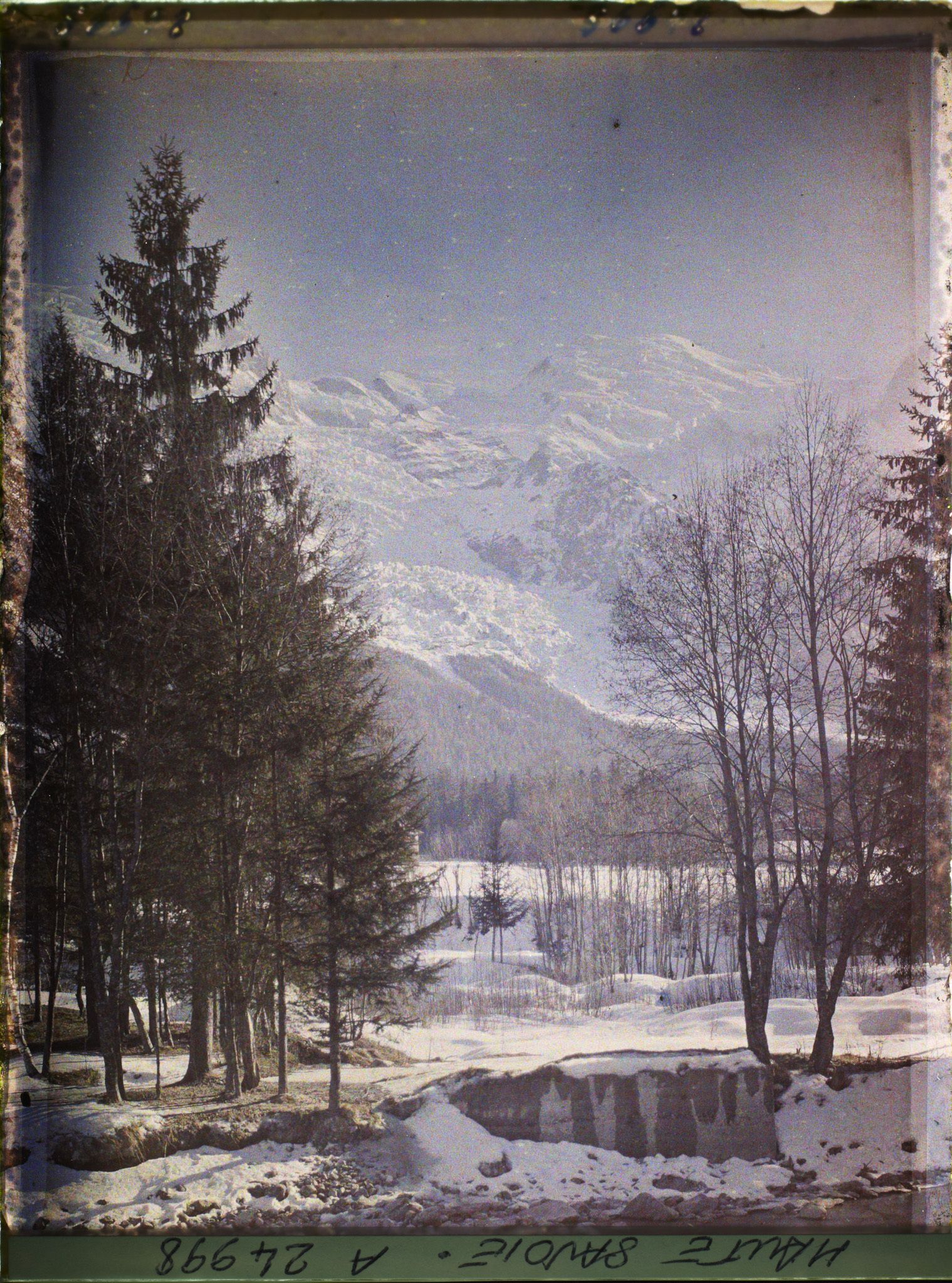 Image représentant France, Les Alpes-Vallée de Chamonix Paysage de la Vallée de Chamonix vers le Mt Blanc et le glacier des Bossons