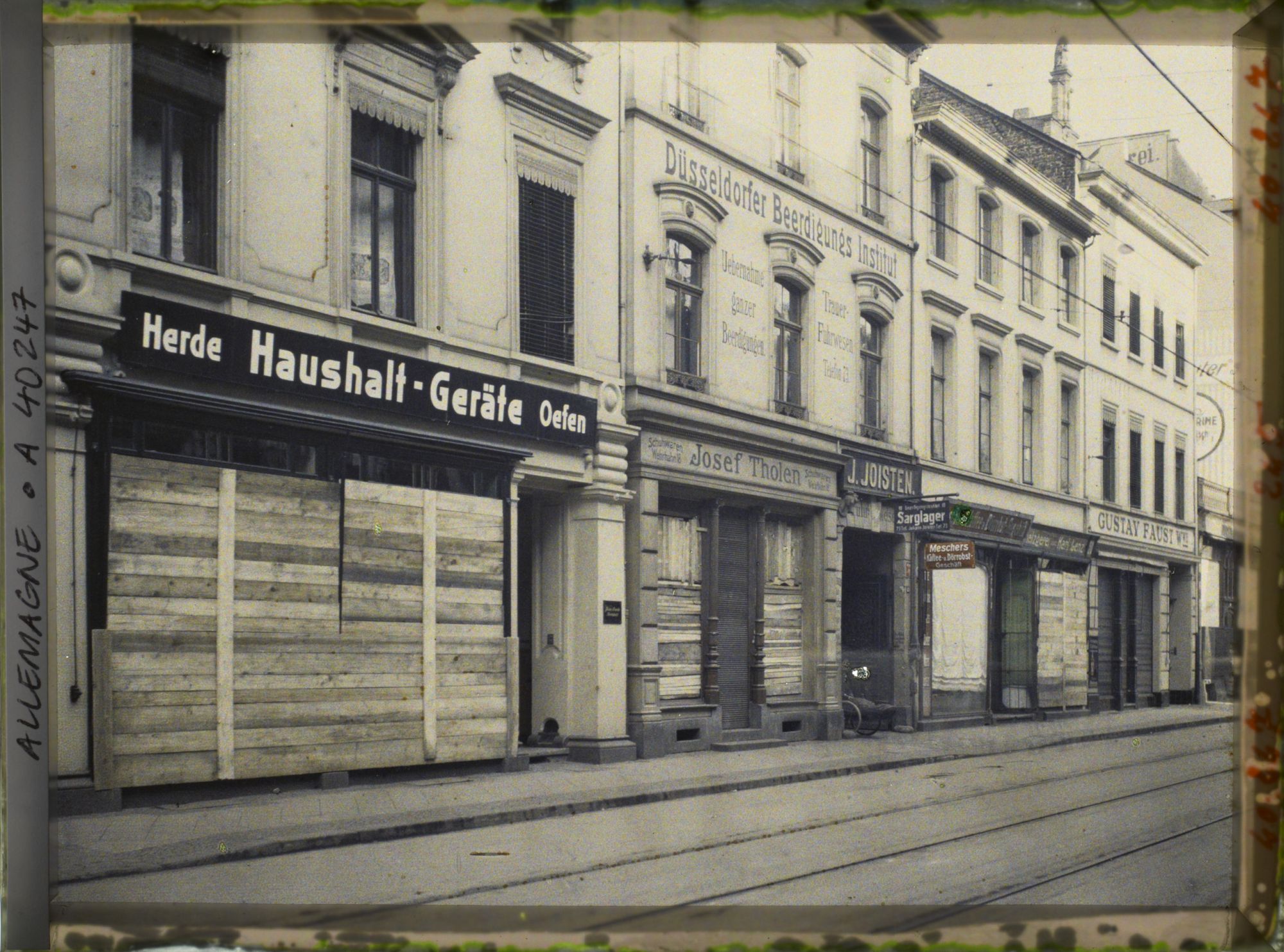 Image représentant Prusse, Düsseldorf, Schadowstrasse, Boutiques et Glasses Cassées