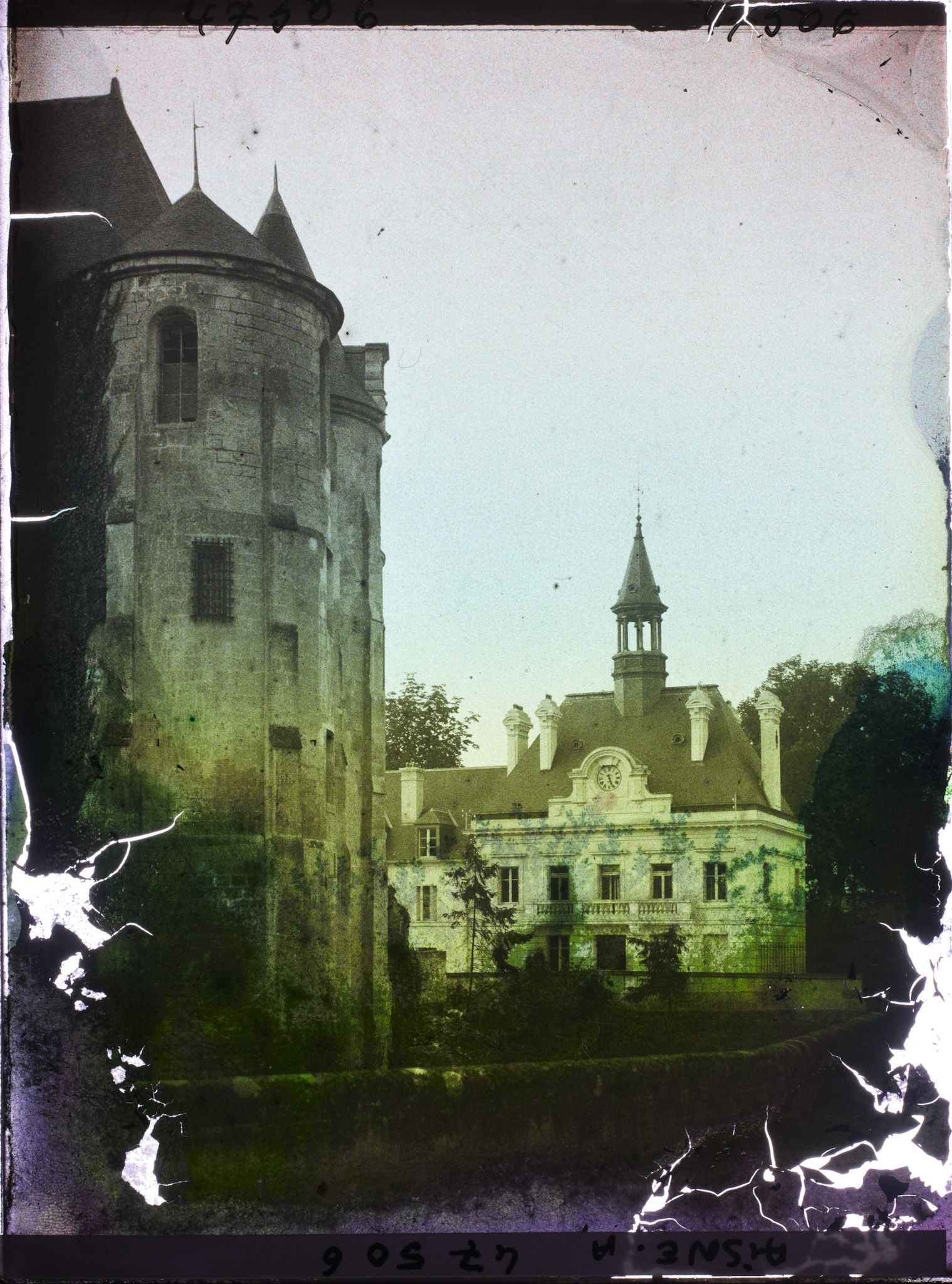 Image représentant France, Vic s/ Aisne, Hôtel de Ville et Château