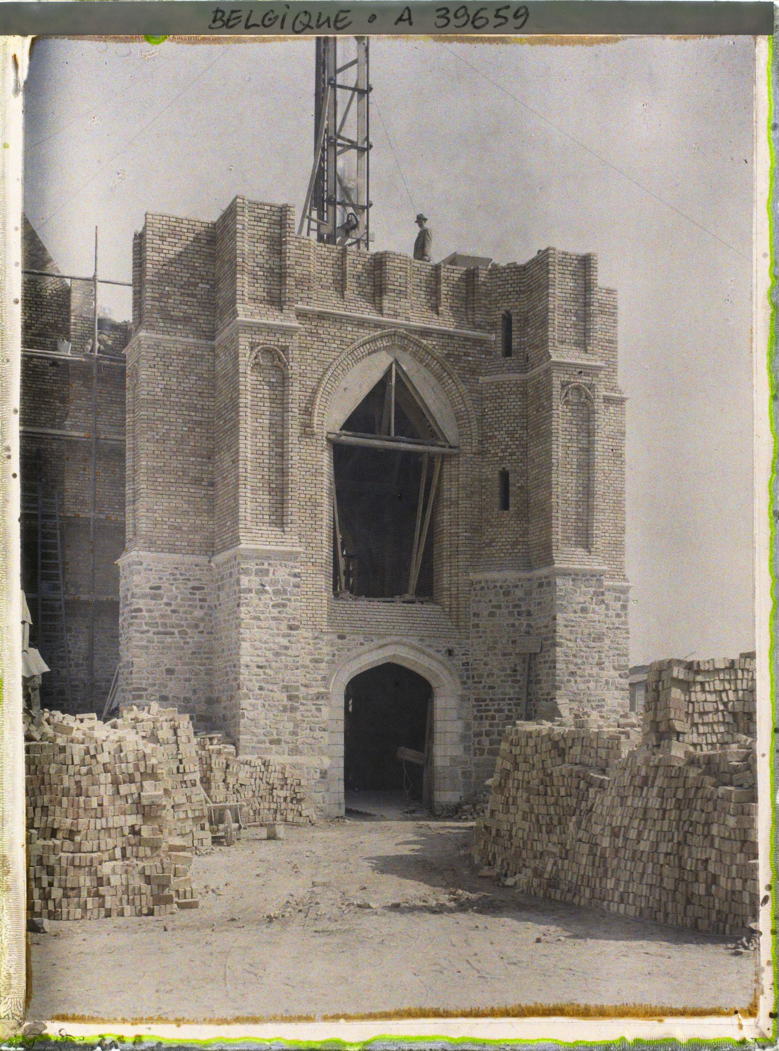 Image représentant Belgique, Zillebeke, Façade de l'Eglise en reconstruction