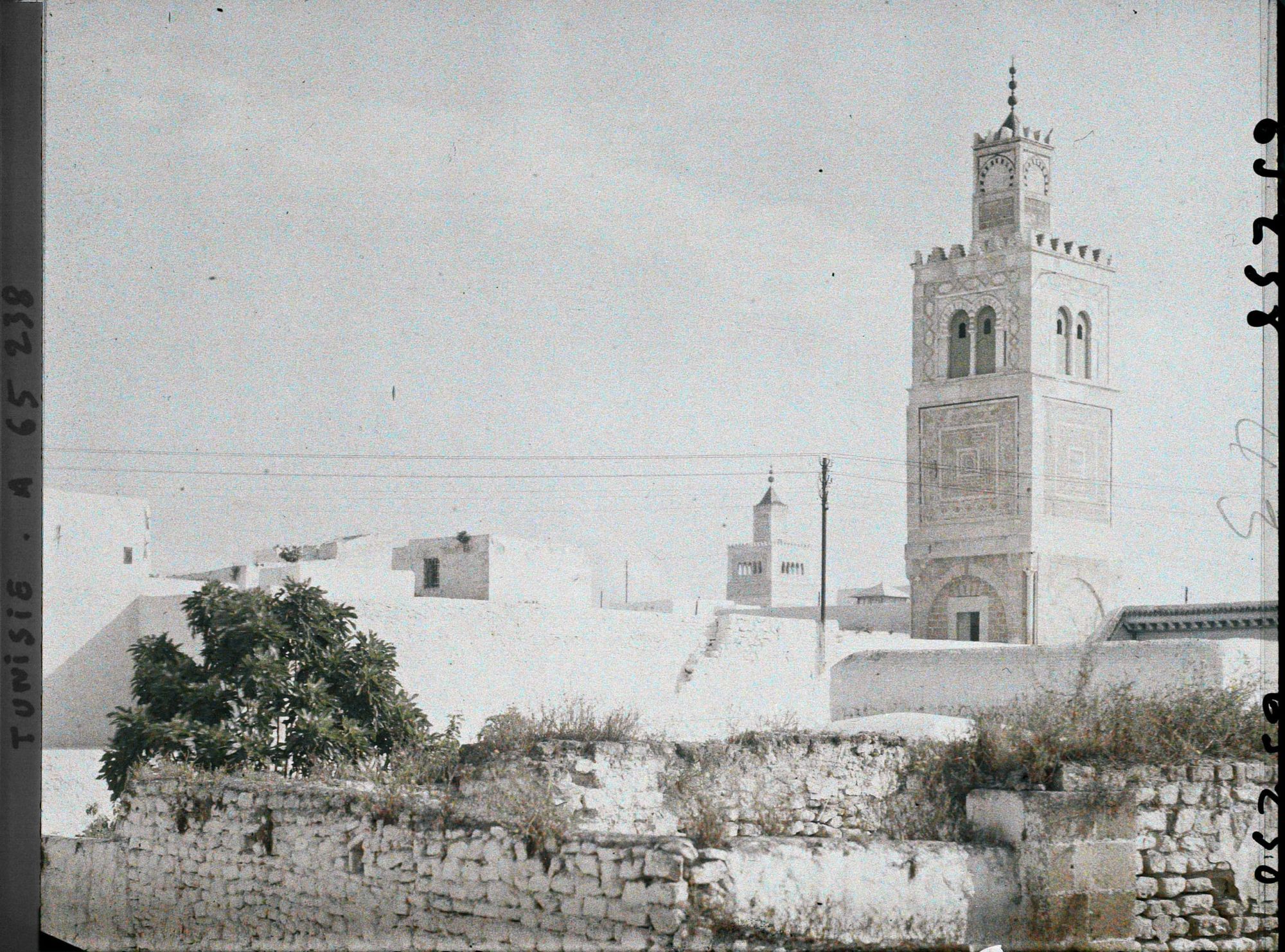 Image représentant Les minarets de la mosquée El Ksar et de la Grande Mosquée