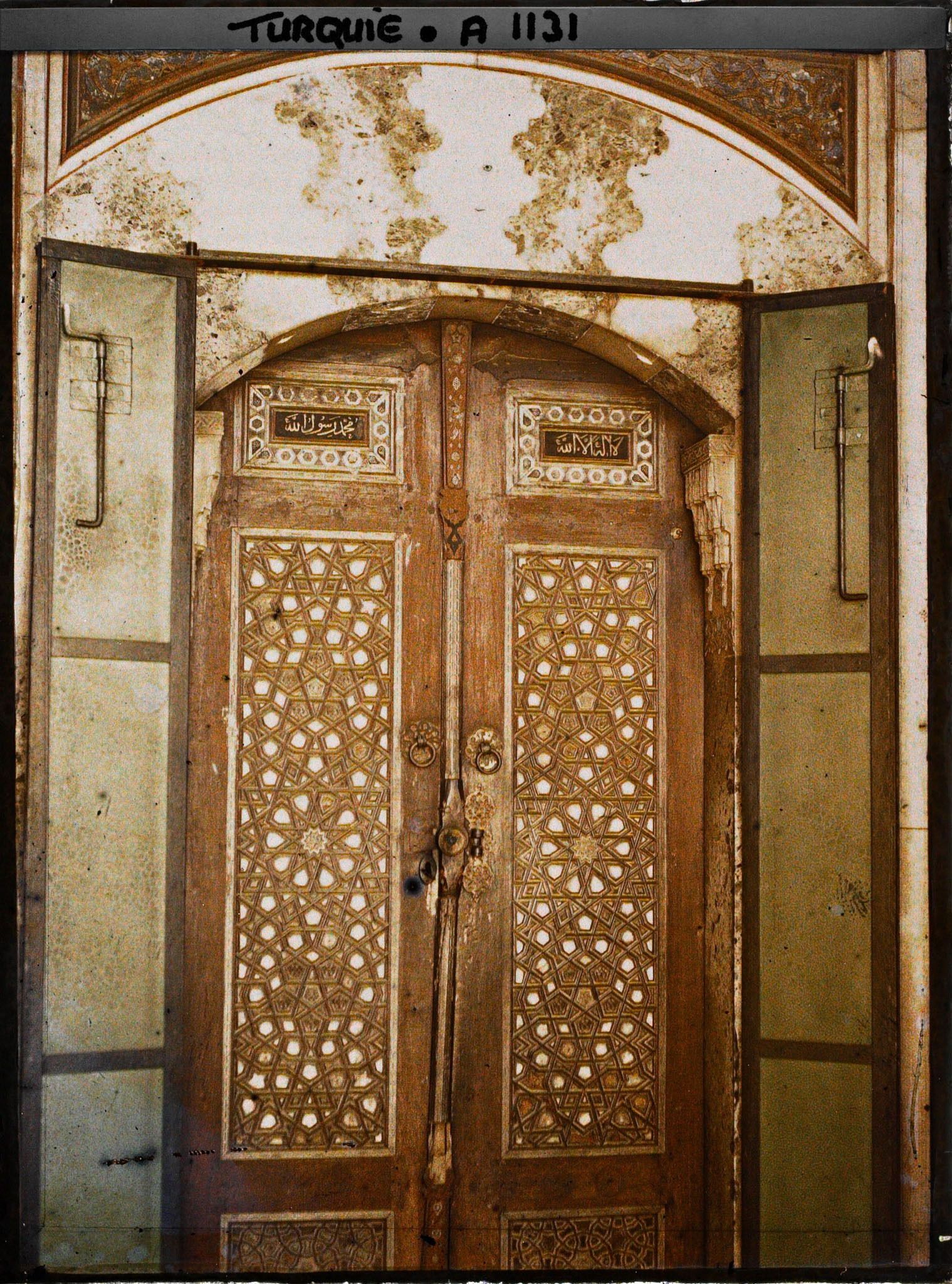 Image représentant Porte d'entrée de türbe (mausolée) du sultan Süleyman