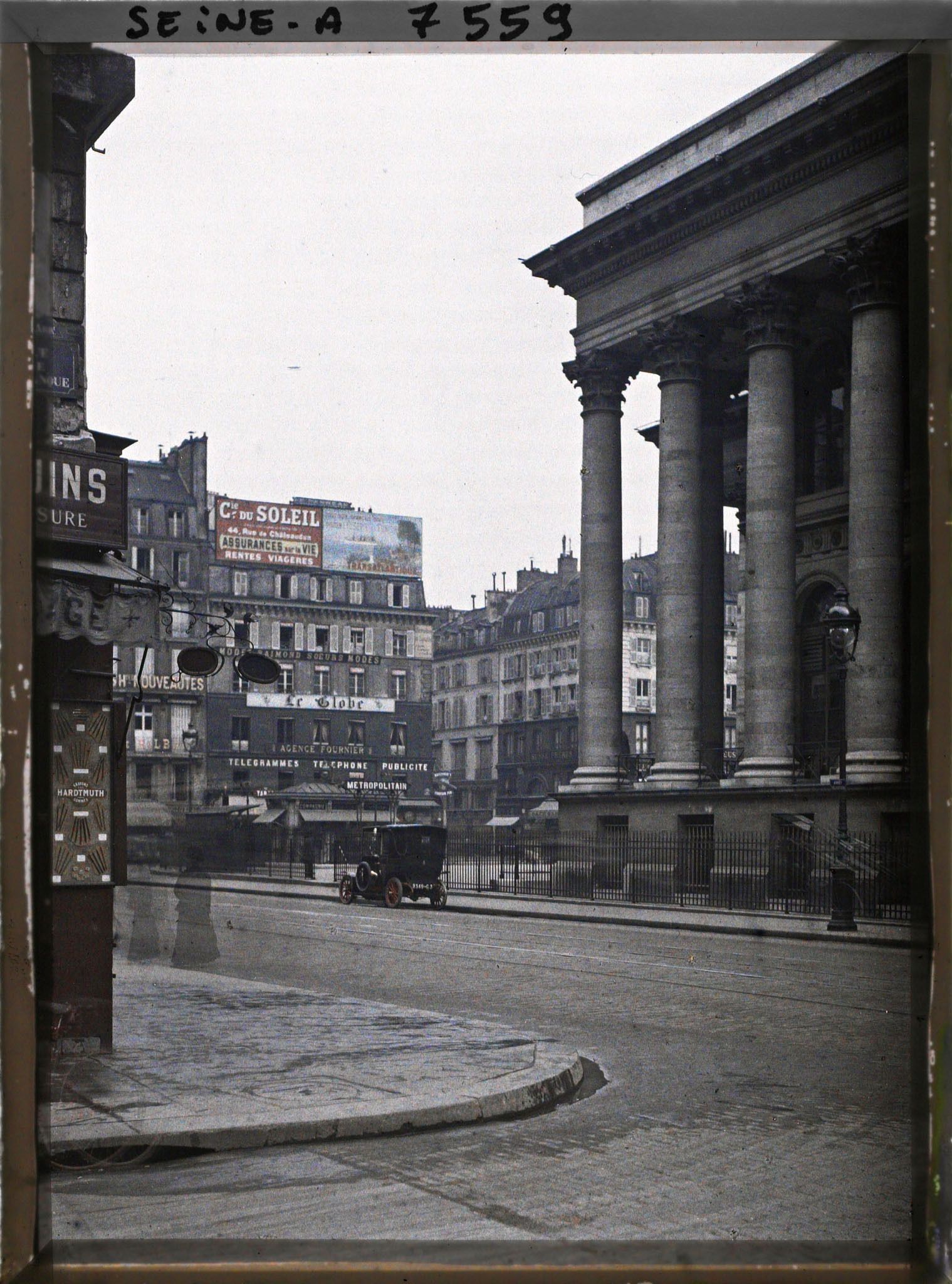 Image représentant La Place de la Bourse vue de la rue de la Banque