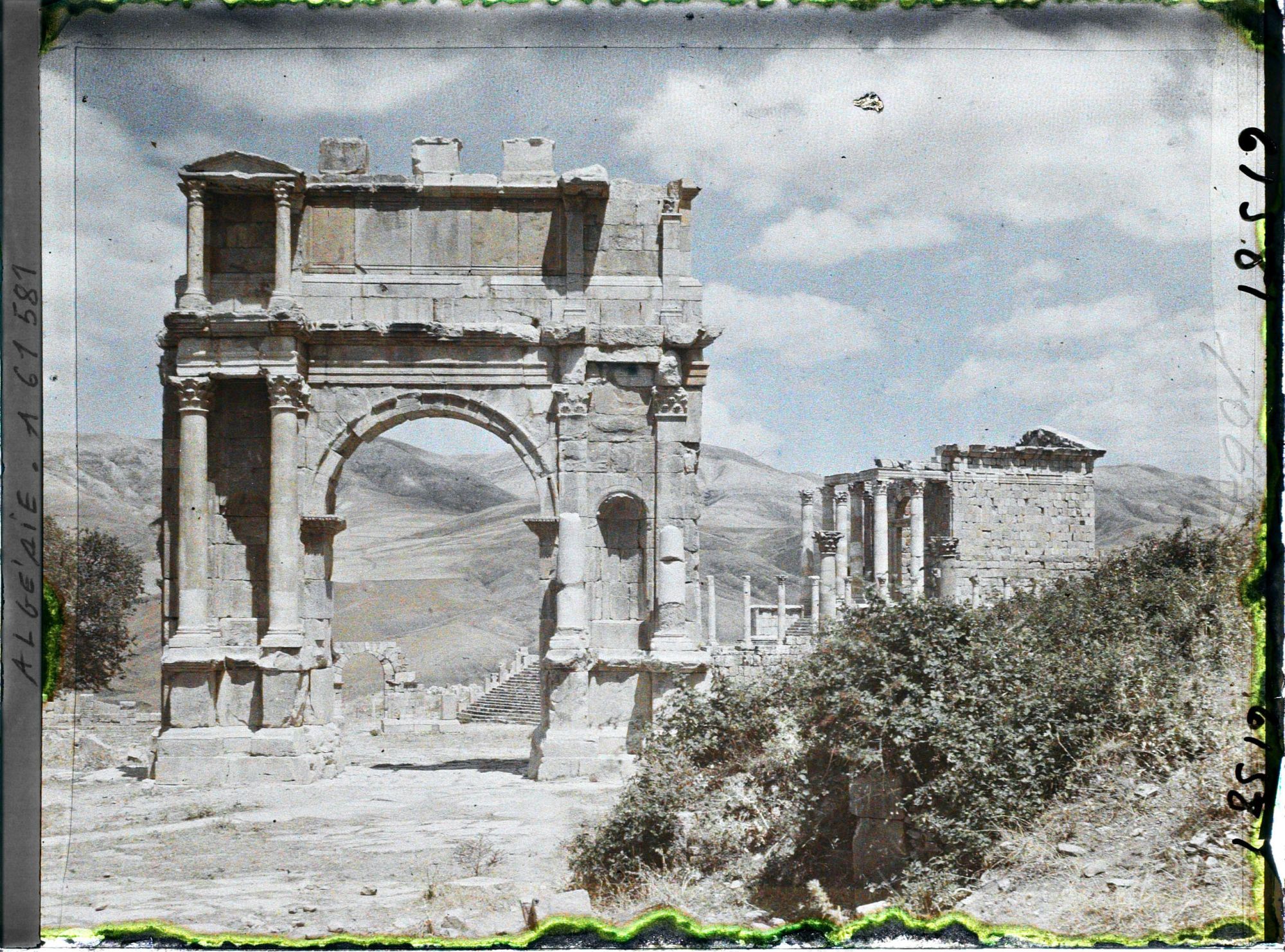 Image représentant Algérie, Djemila, Arc de Caracalla et Grand Temple