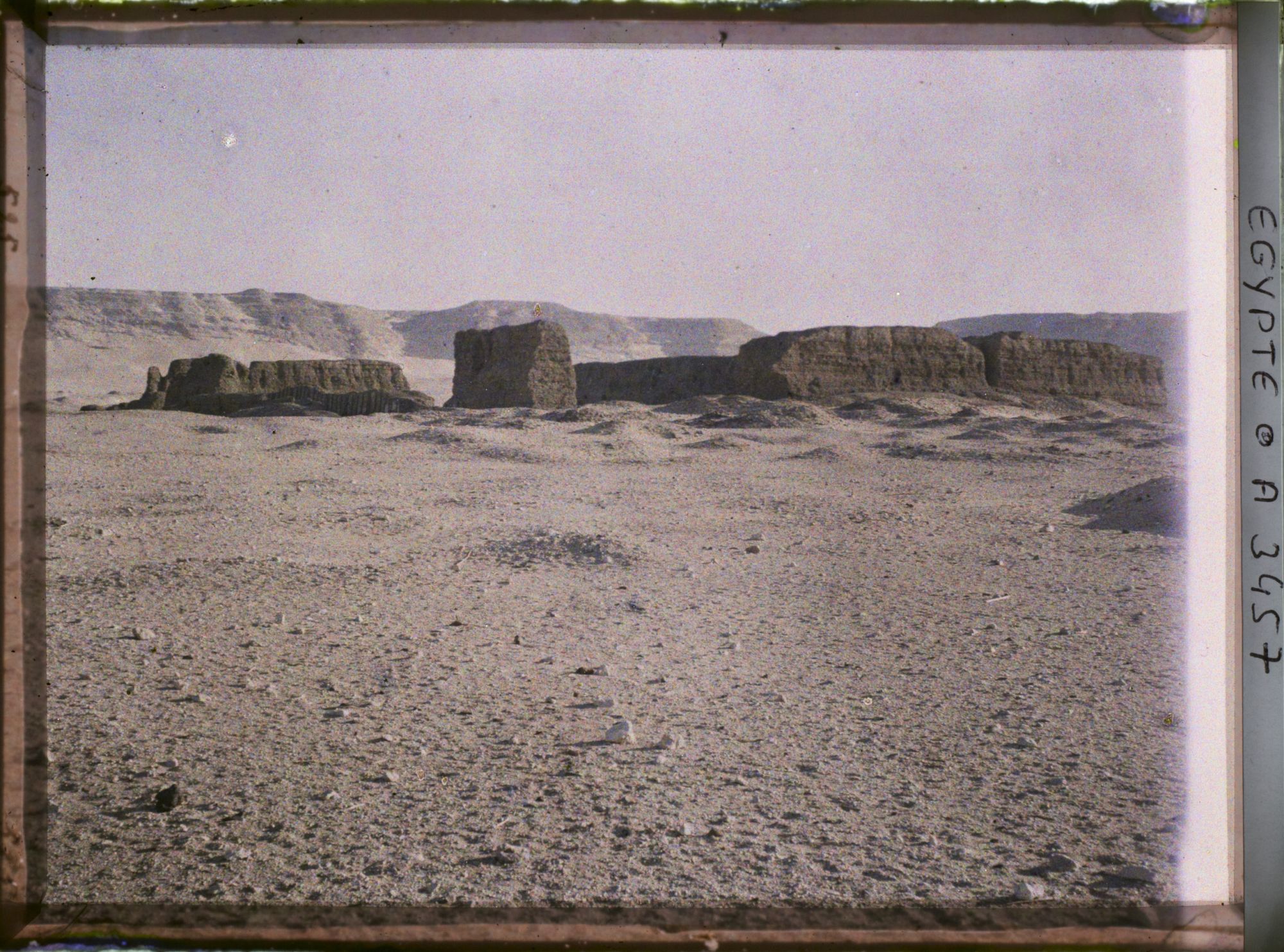 Image représentant Ruines de fortifications datant de la 2e Dynastie