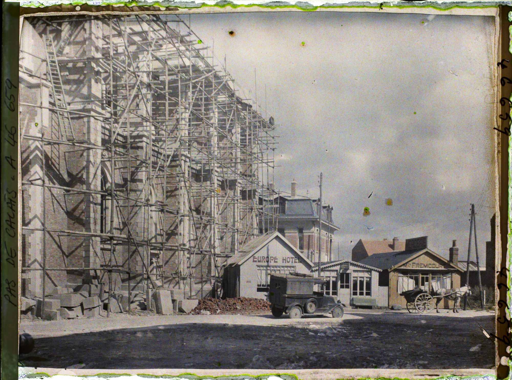 Image représentant France, Lens, Un Coin avec Eglise en Construction