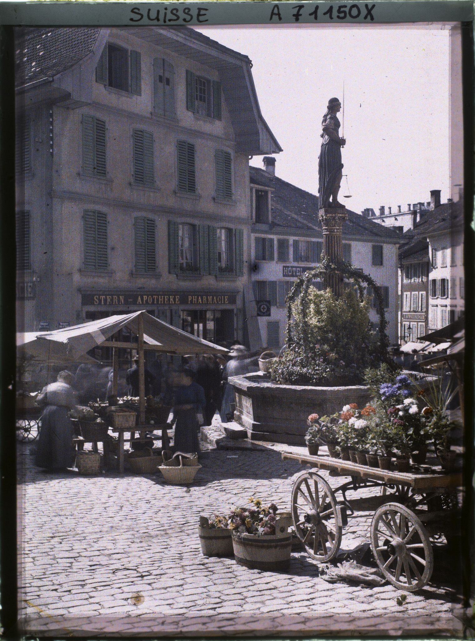 Image représentant La fontaine de la Justice à la place du Bourg, devant le Rathaus (Hôtel de Ville)