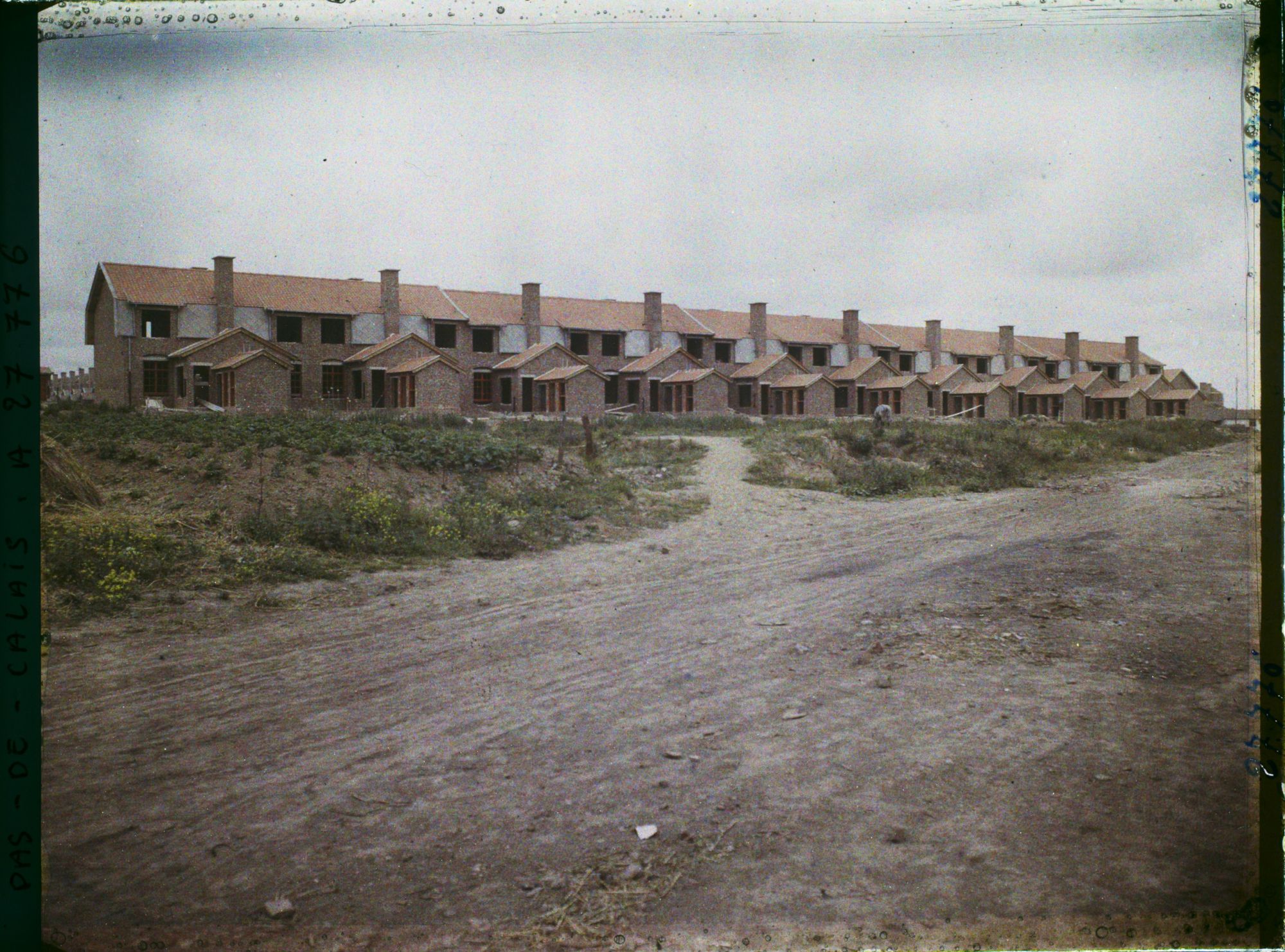 Image représentant France, Airon près de Lens, Corons des mines de Liévin - Derrière des Maisons