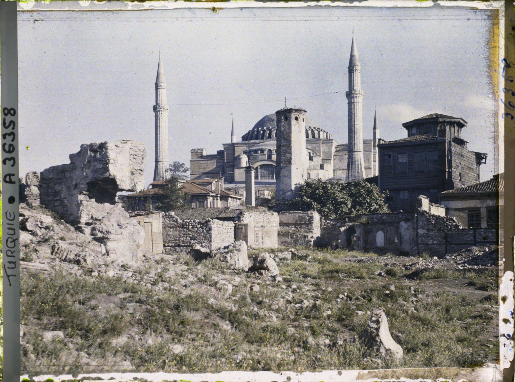 Image représentant Aya Sofya Camii ("mosquée Sainte-Sophie"), vue de l'ouest