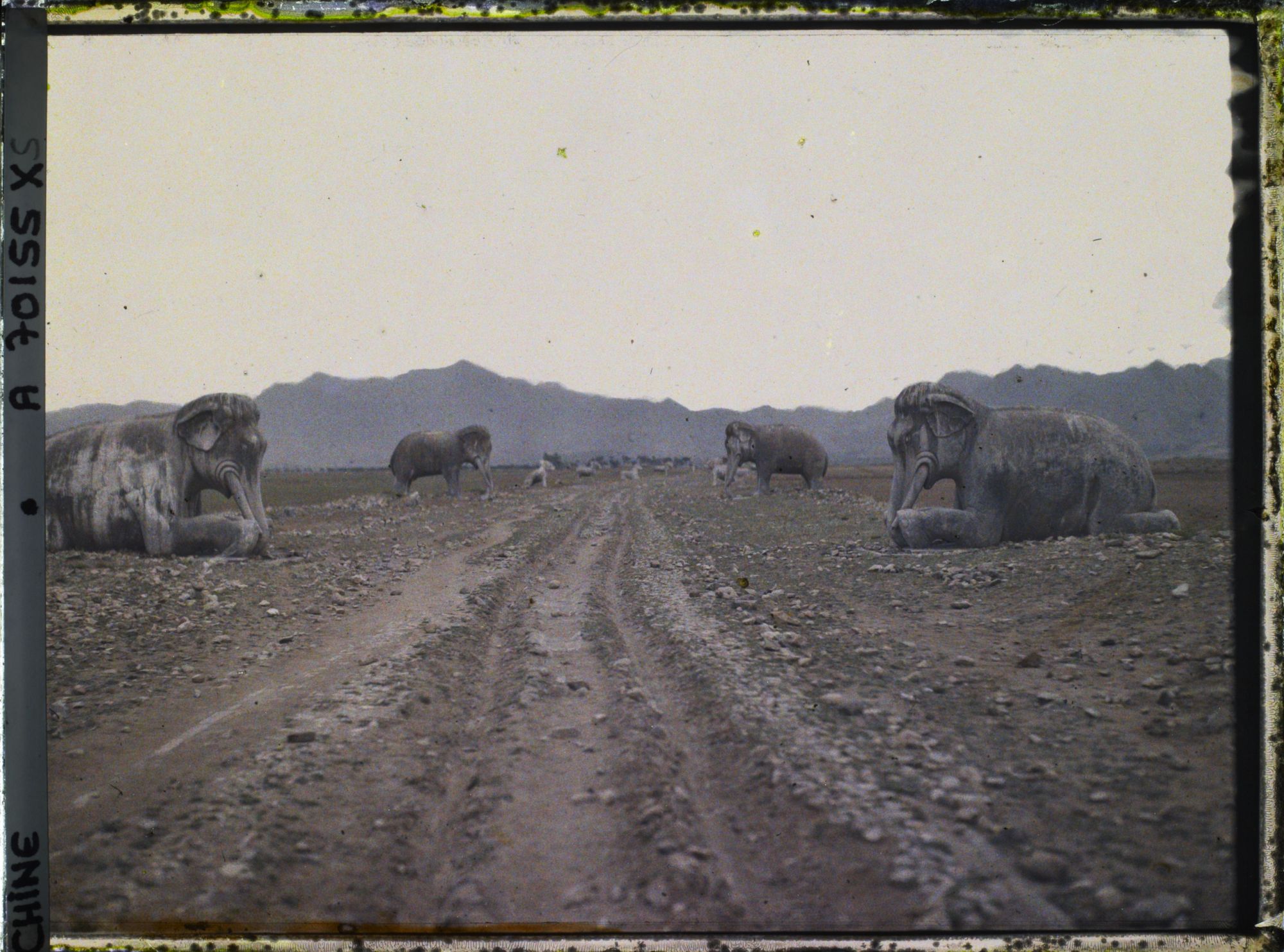 Image représentant Ming Shisanling (" Treize Tombeaux des Ming ")