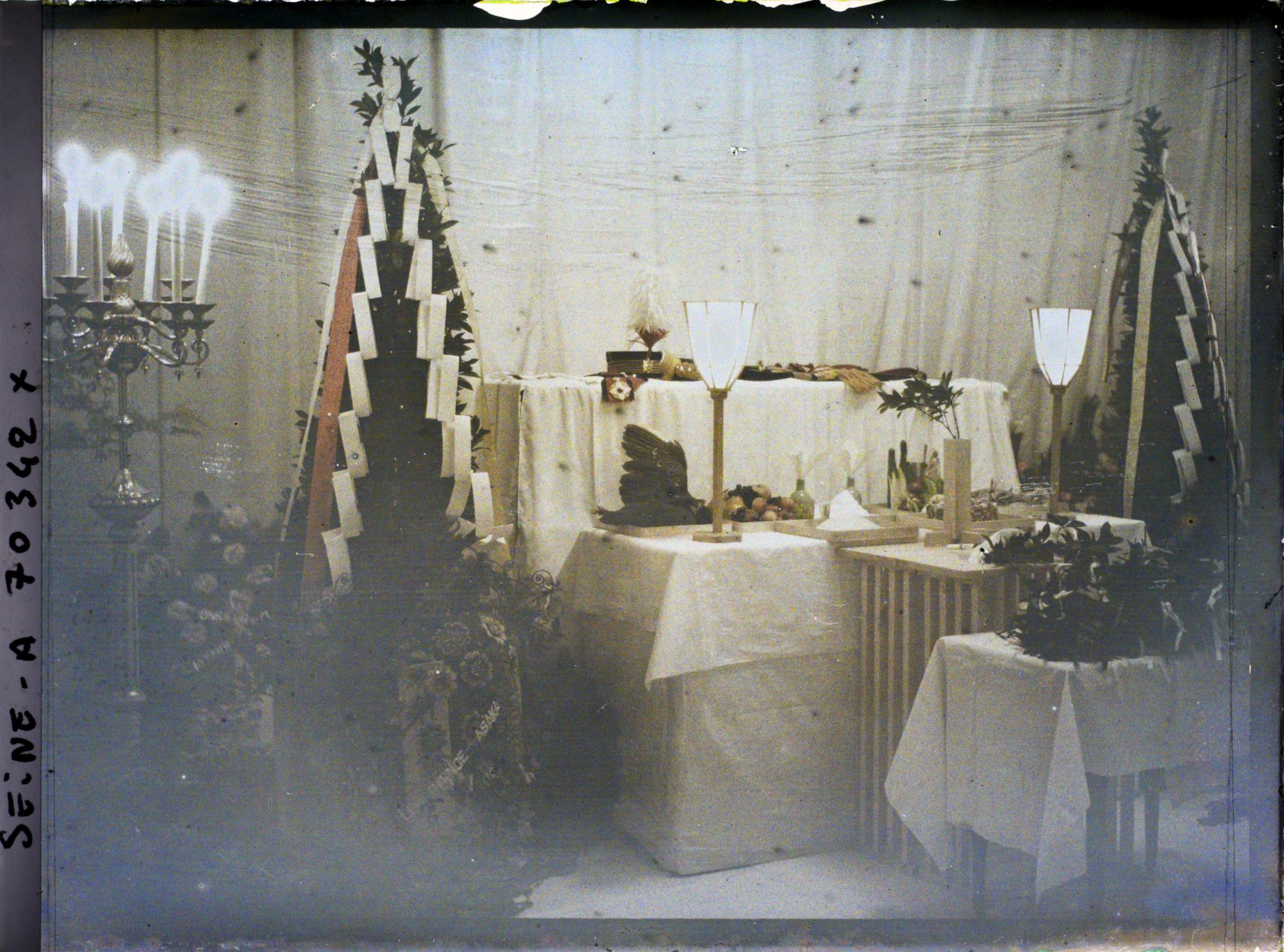 Image représentant La chapelle ardente du prince Kitashirakawa à l'ambassade du Japon