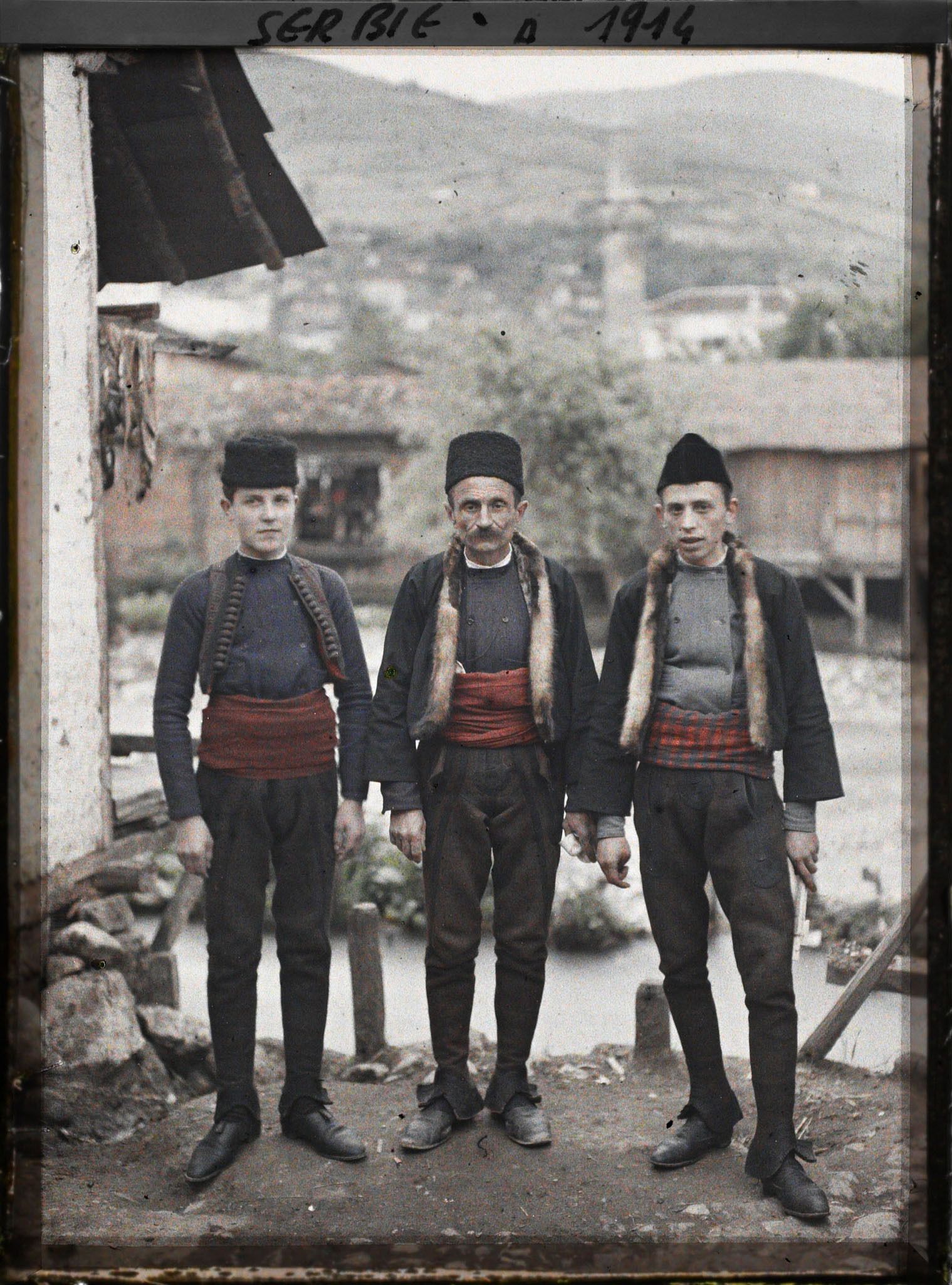 Image représentant Trois serbes.