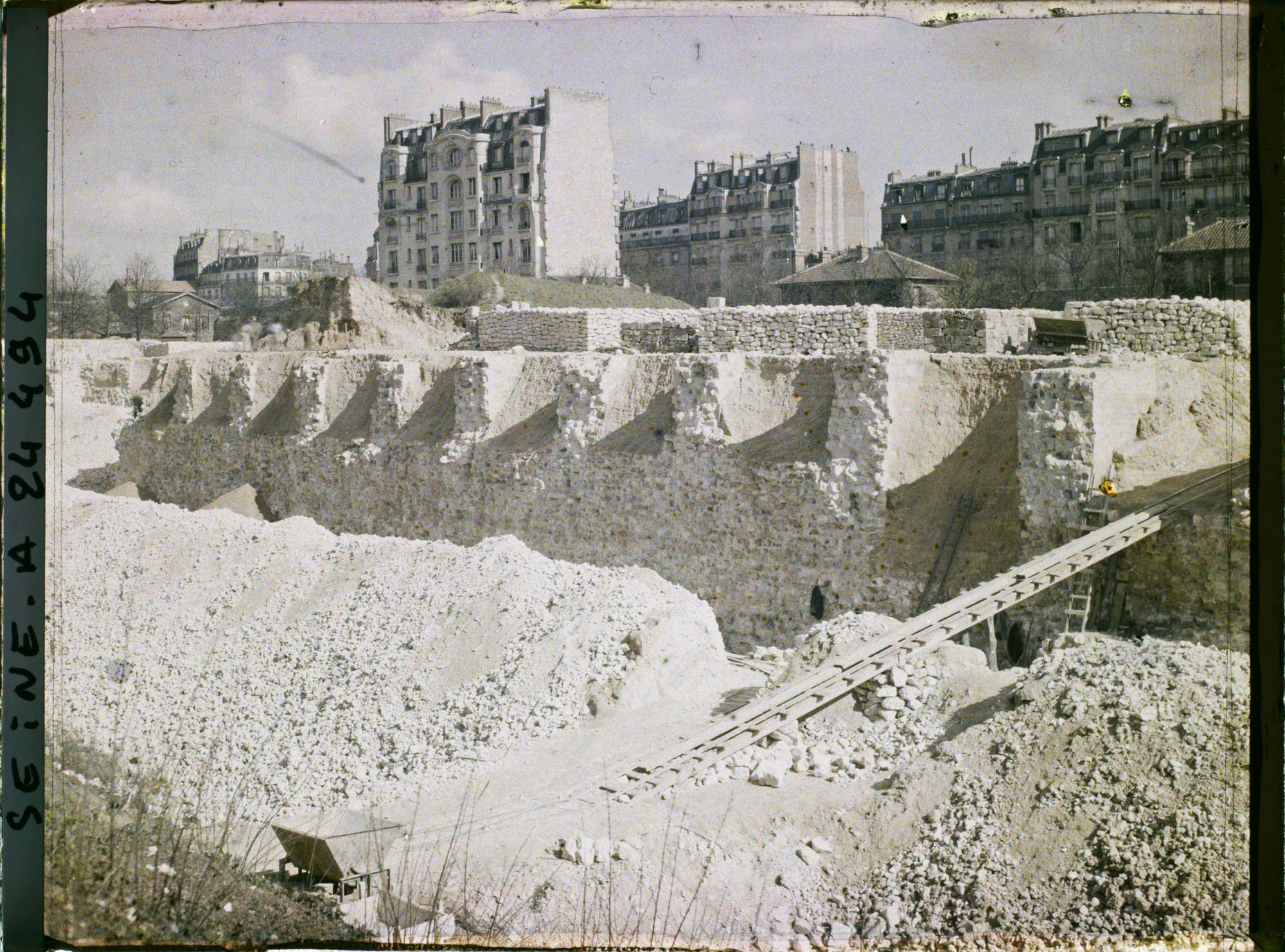 Image représentant La démolition des fortifications à la porte d'Auteuil