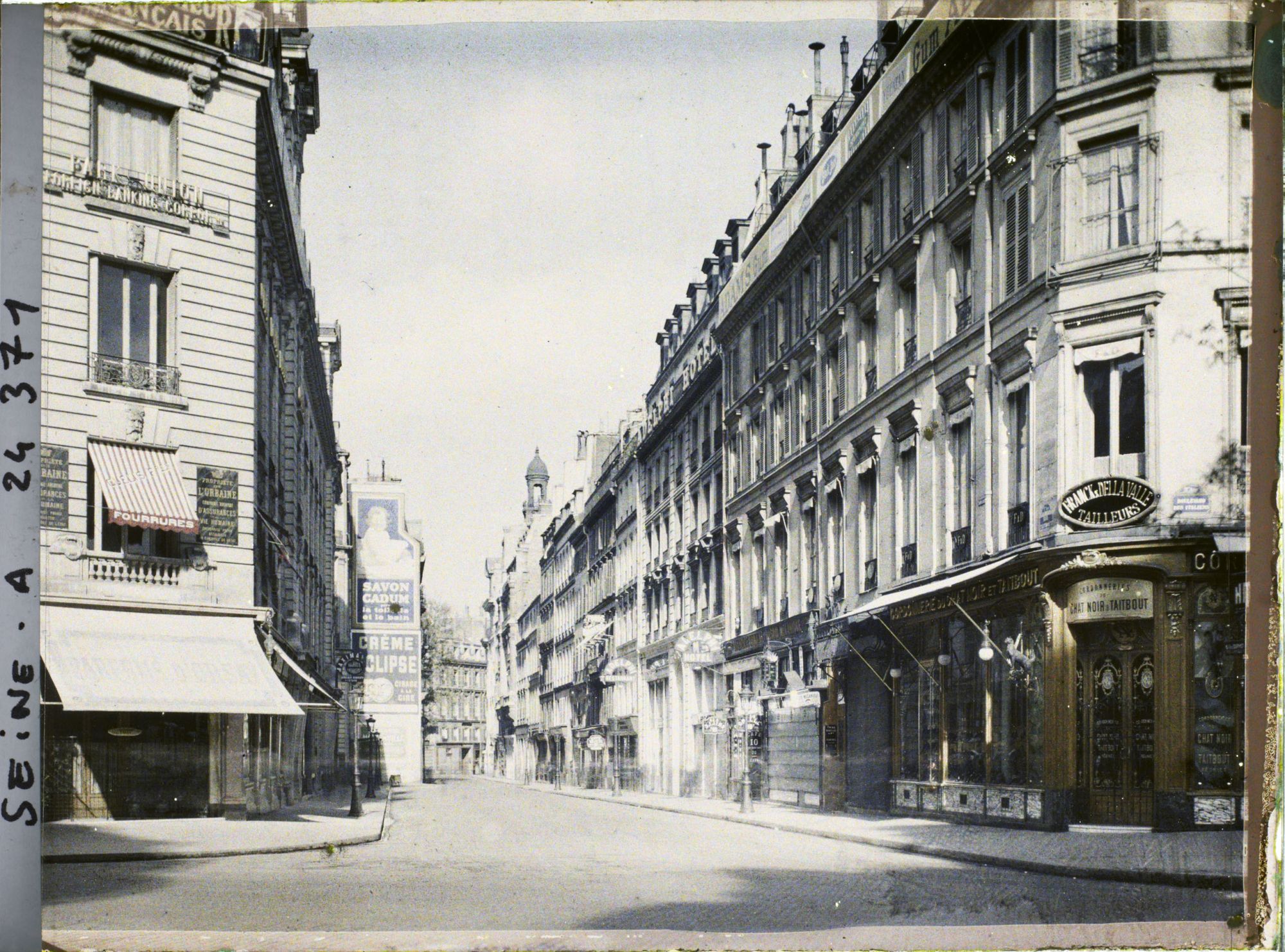 Image représentant La rue Taitbout depuis le boulevard des Italiens