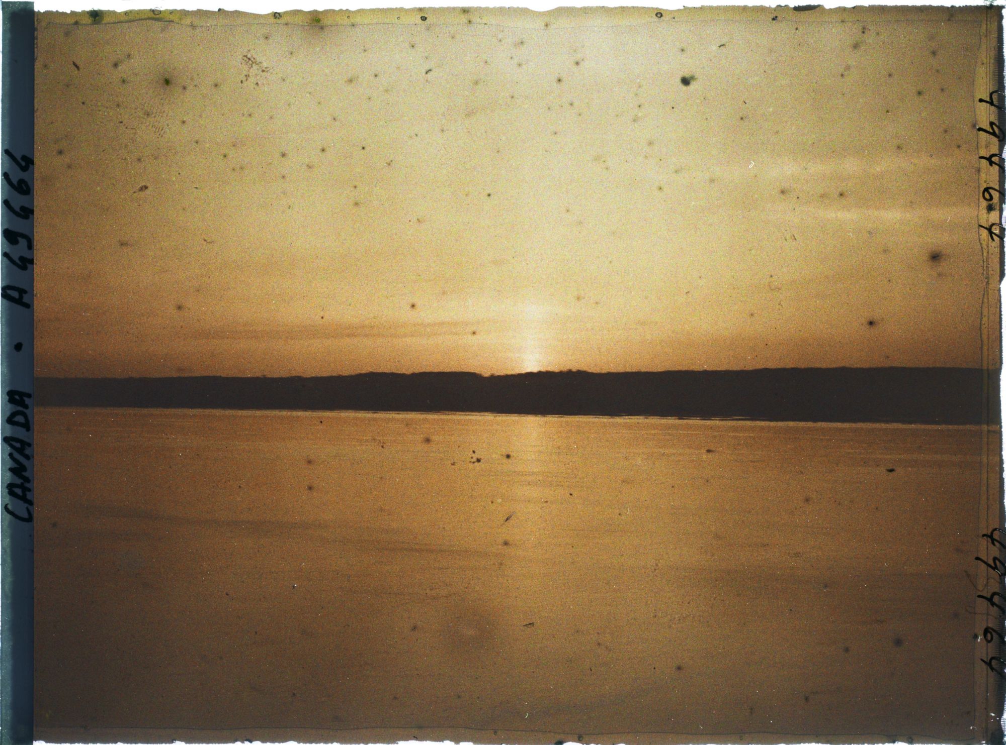 Image représentant Canada, Bord Melita, autre aspect Coucher de Soleil sur les berges du St Laurent