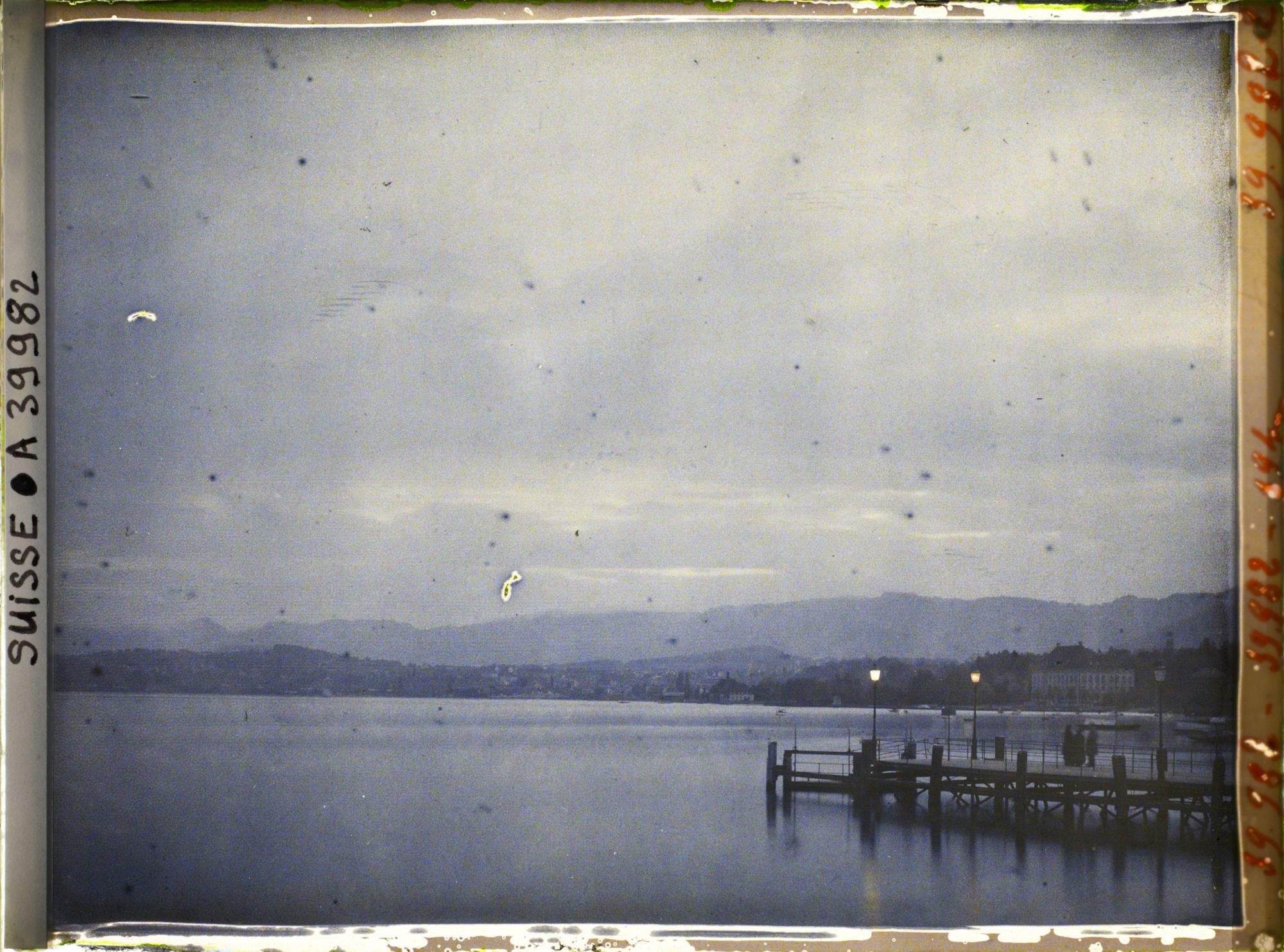 Image représentant Coucher de soleil sur le lac de Zürich depuis l'embarcadère de la Bürkliplatz