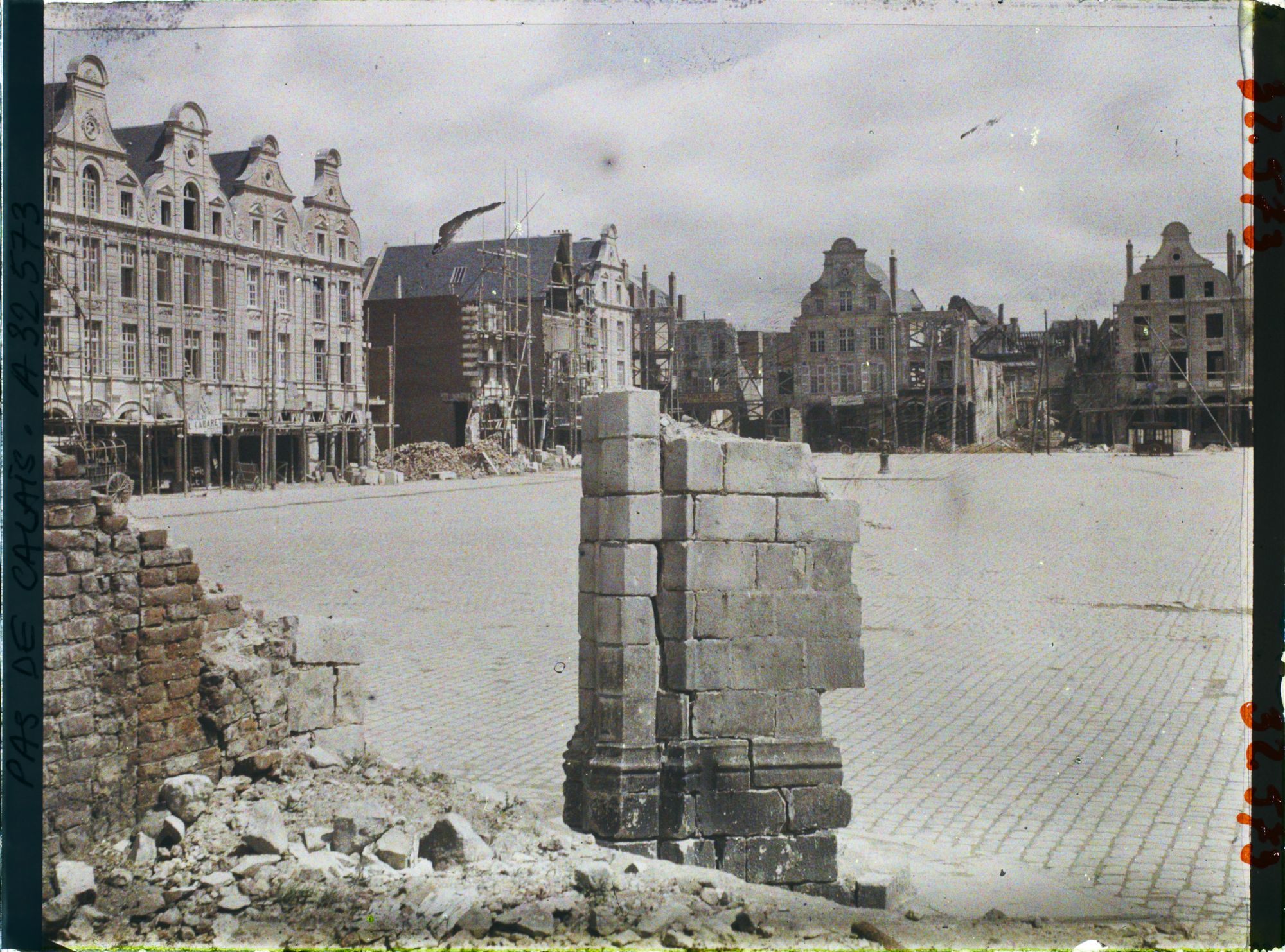 Image représentant France, Arras, Un aspect de la Petite Place