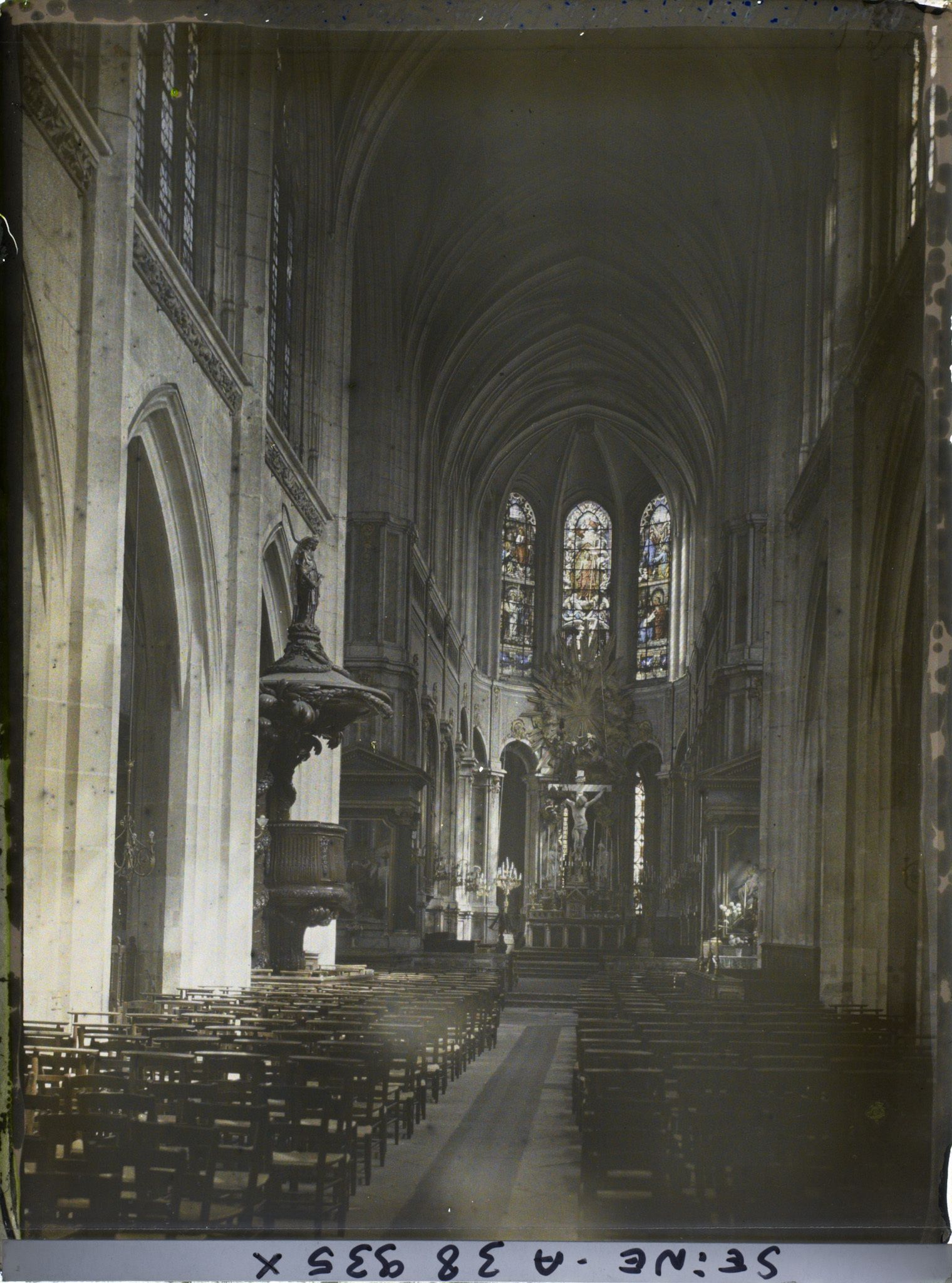 Image représentant La nef de l'église Saint-Merri