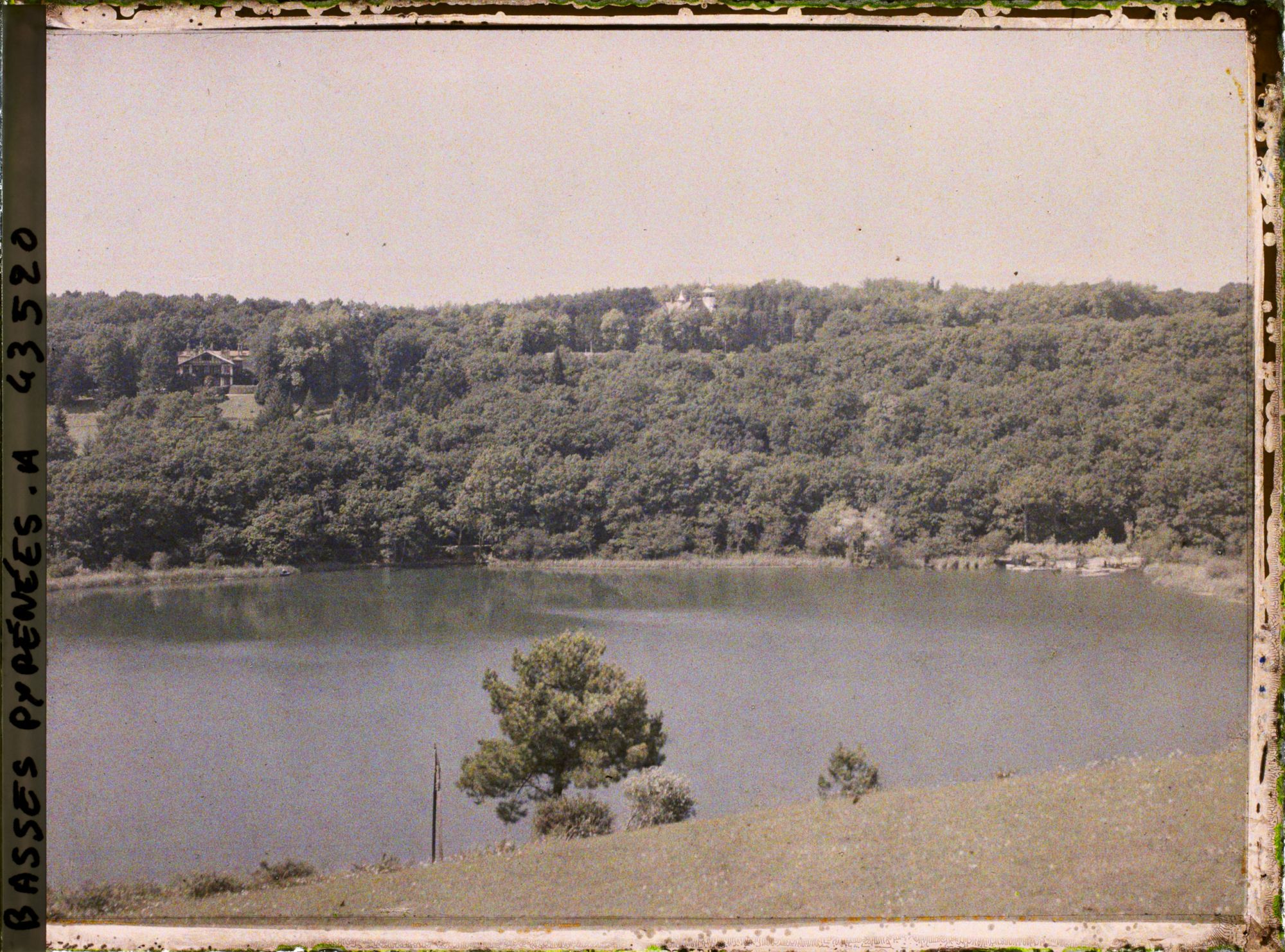 Image représentant France, Lac Mouriscot, Le lac Mouriscot et le Chau d'Ilbaritz