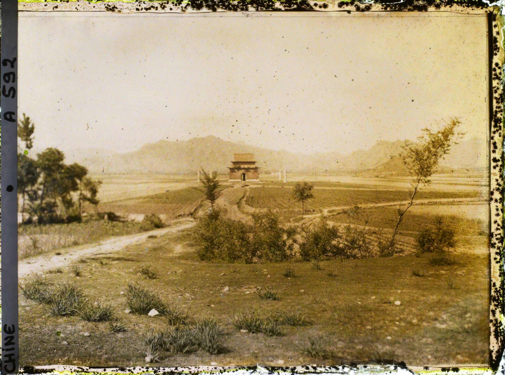 Image représentant Ming Shisanling (" Treize Tombeaux des Ming ")