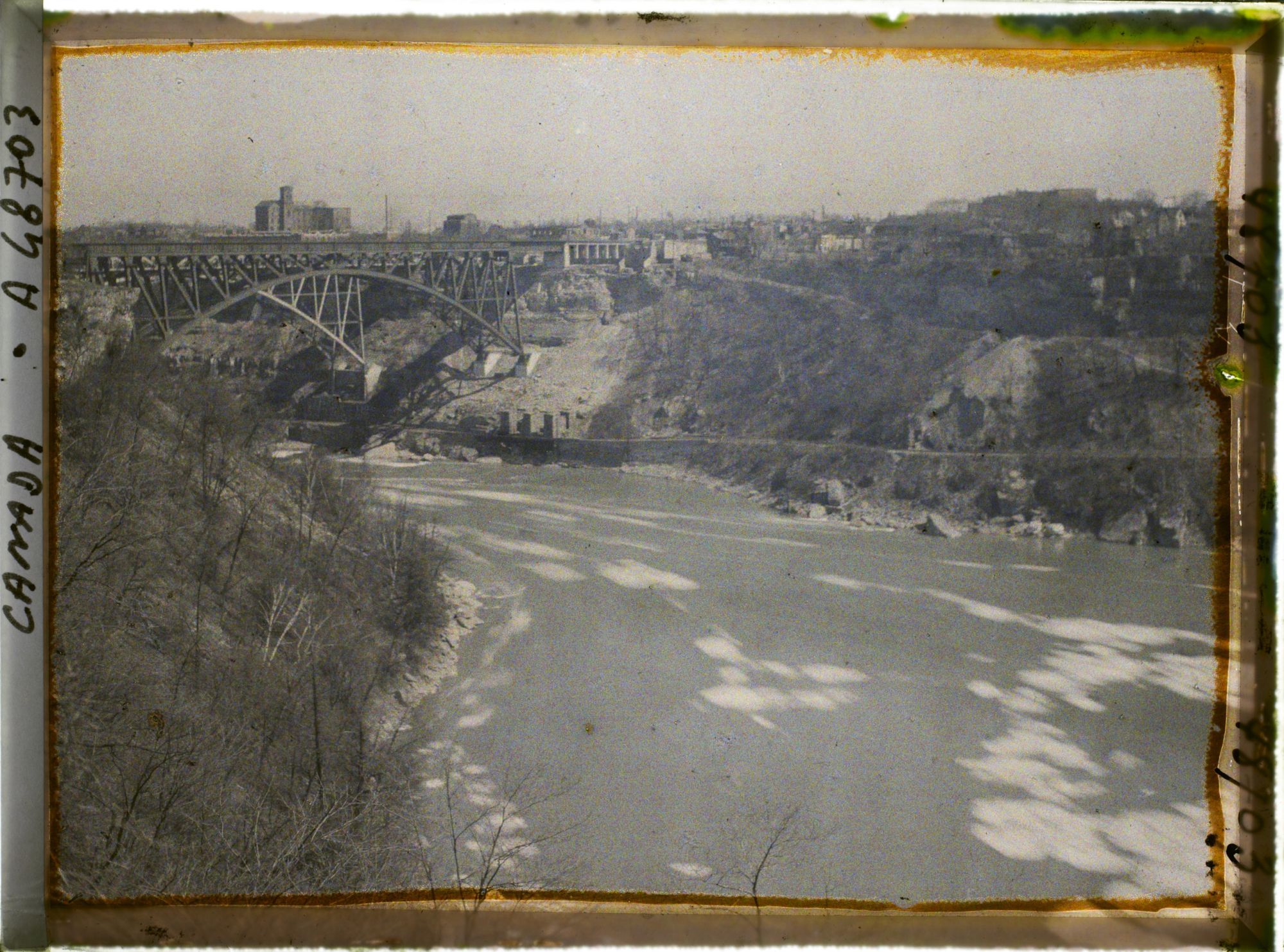 Image représentant Canada, Niagara, Pont Michigan, vers rive droite
