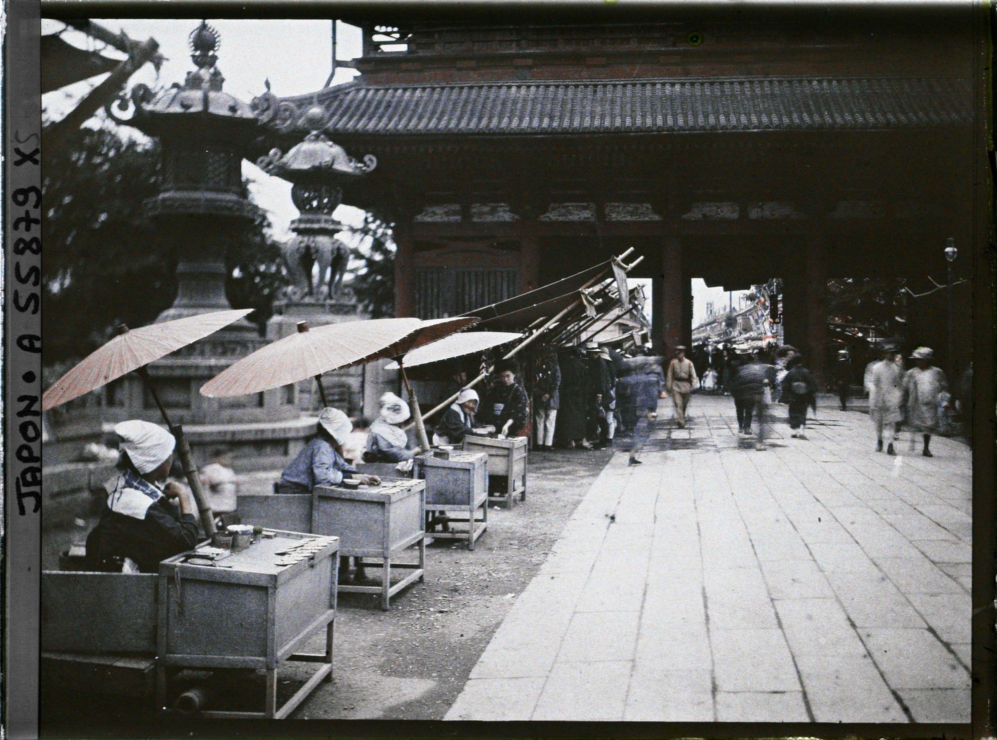 Image représentant Temple Asakusa : Asakusa-koen (parc d'Asakusa), la Niomon (Porte intérieure) et l'allée (Nakamise)