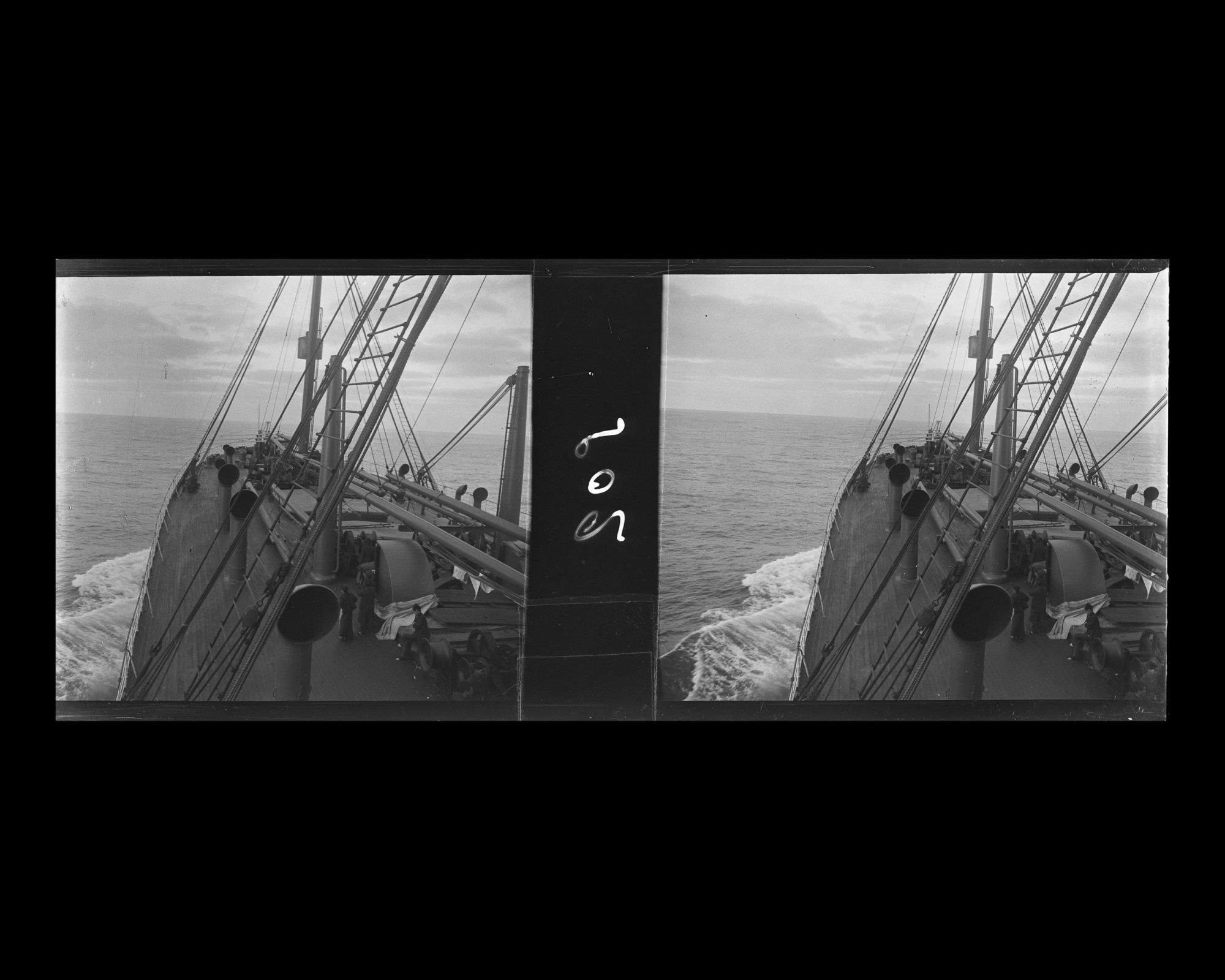 Image représentant Le pont à l'avant du navire