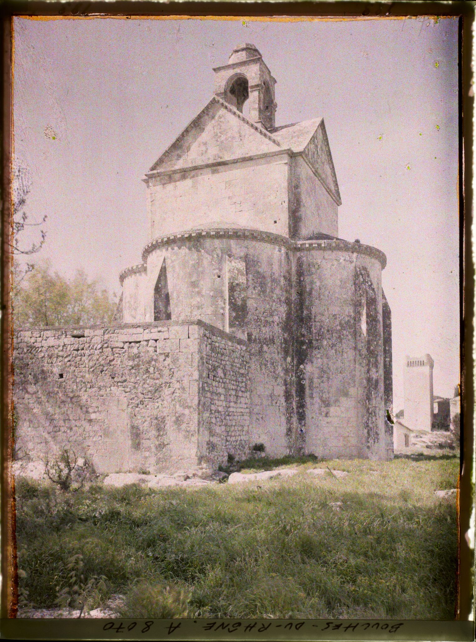 Image représentant La chapelle-reliquaire de Sainte-Croix de l'abbaye de Montmajour
