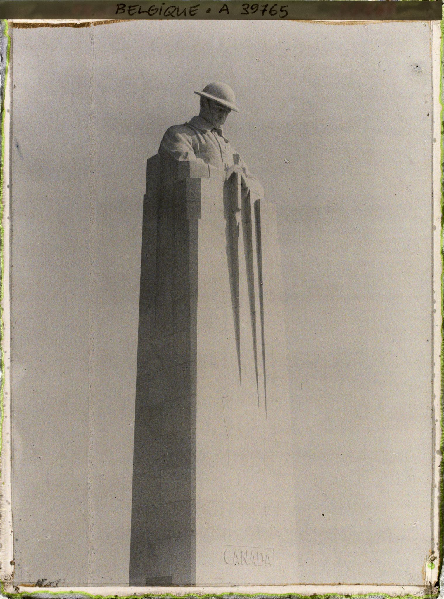 Image représentant Belgique, St Julien, Détail du monument; Sommet