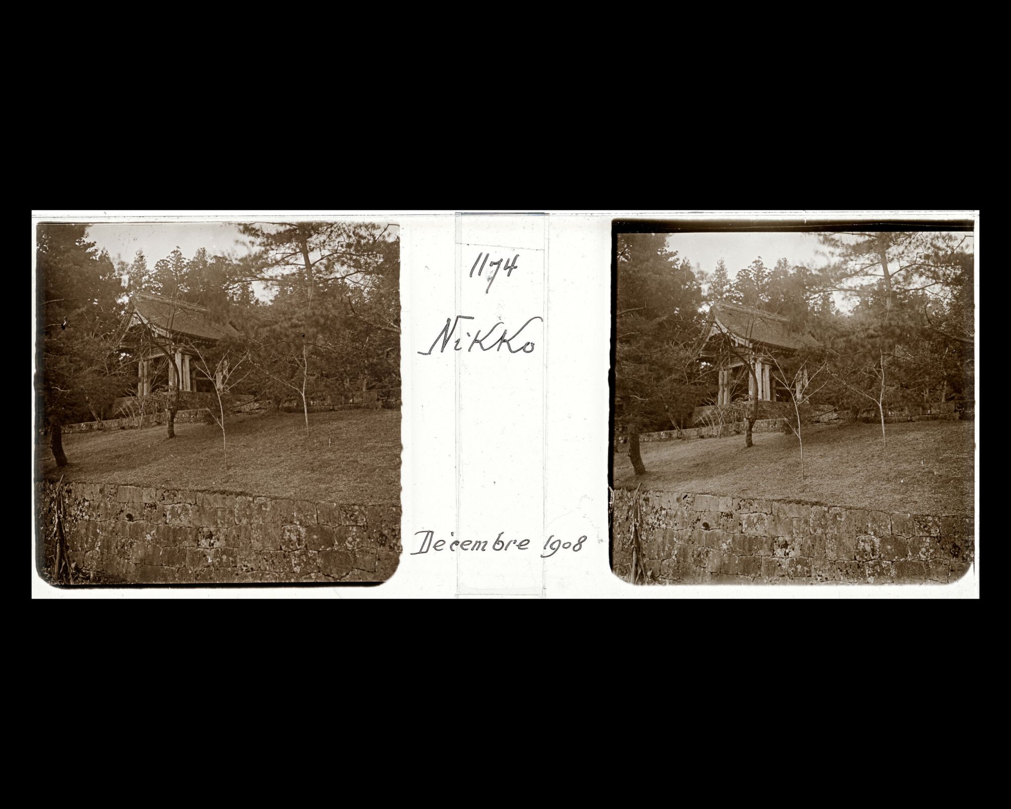 Image représentant Un petit édifice cultuel dépendant du temple Rinno-ji