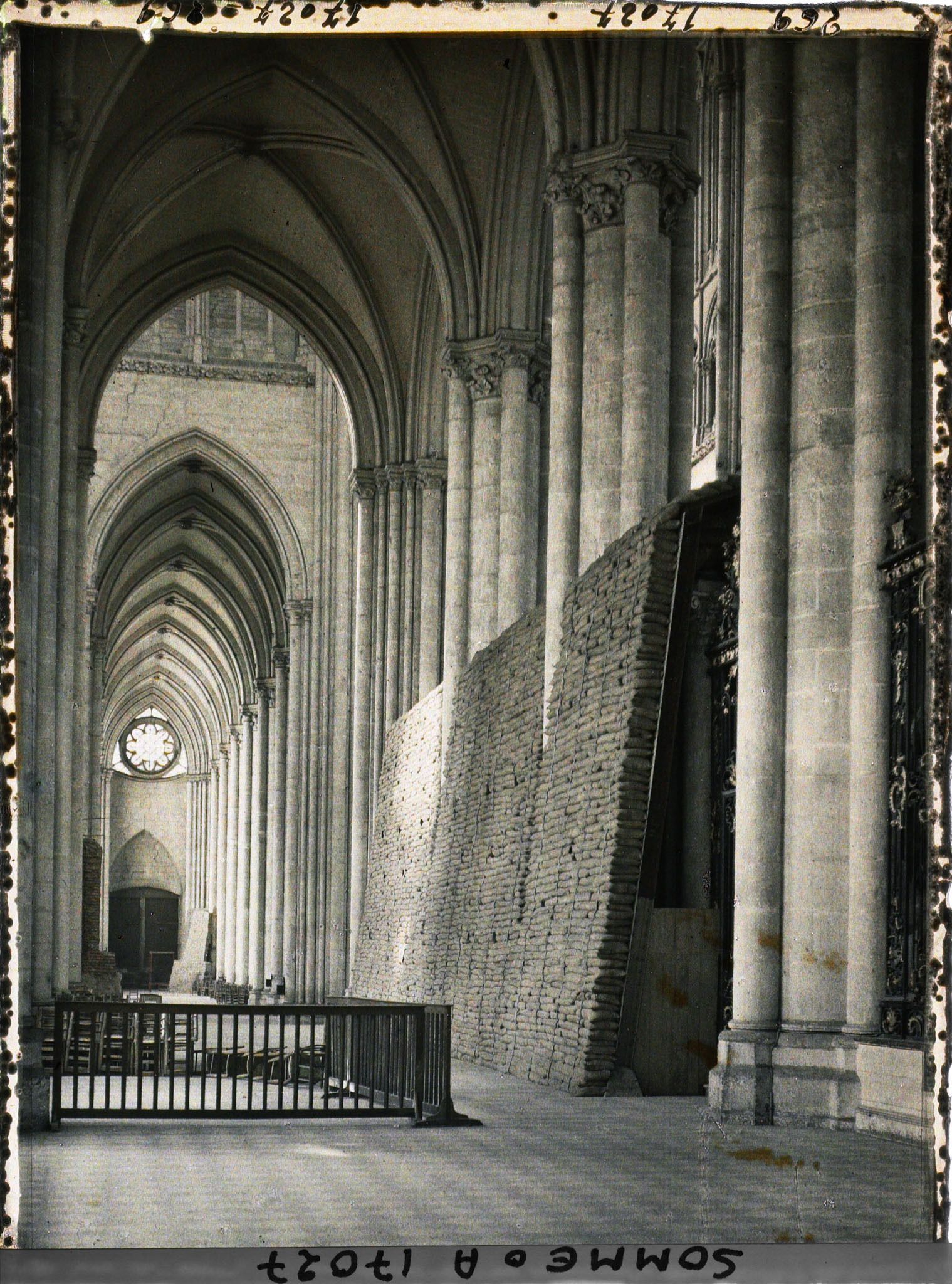 Image représentant France, Amiens, Bas Coté droit ; vue prise du déambulatoire
