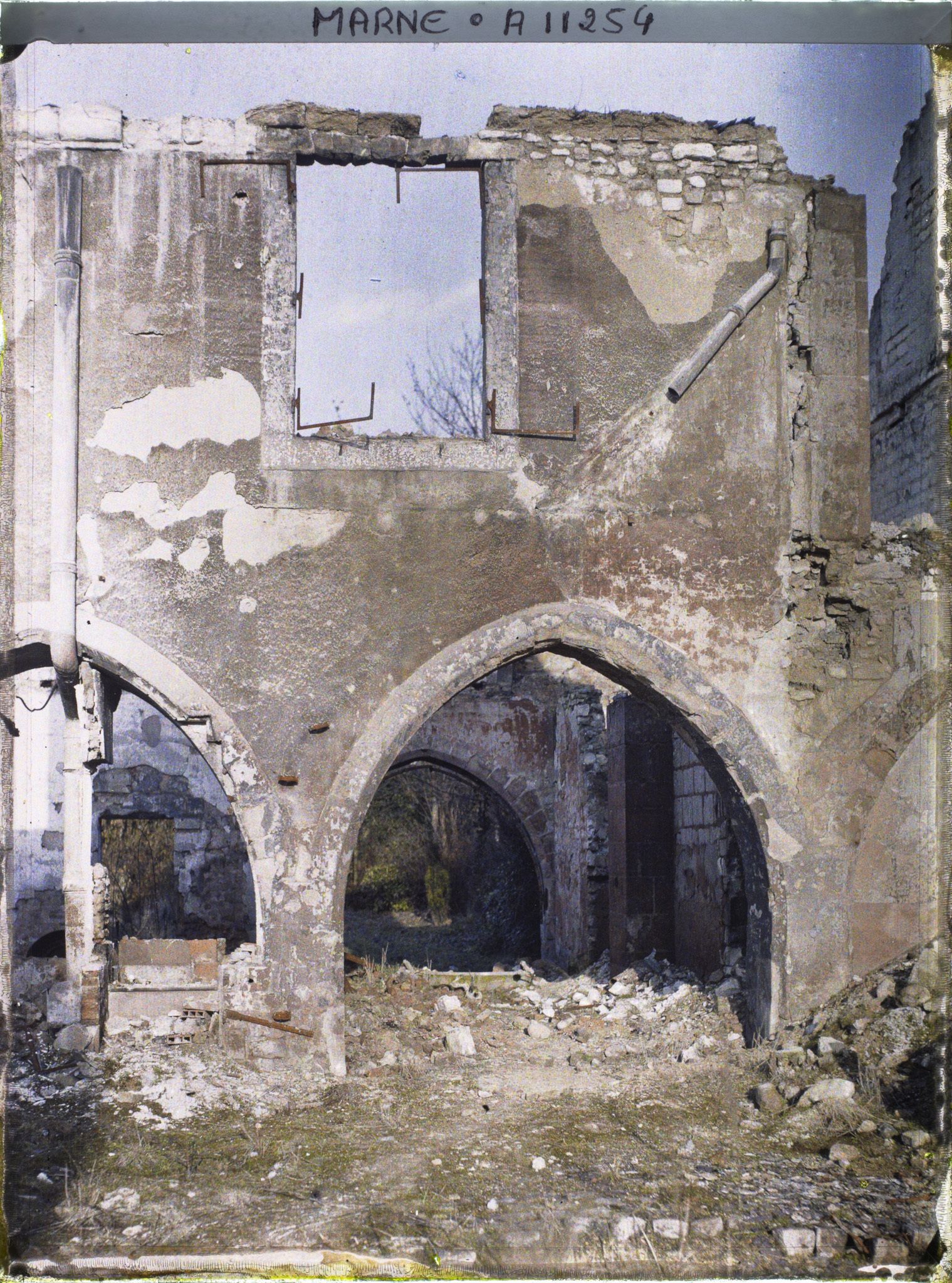 Image représentant L'ancien couvent des Pères Cordeliers, rue des Trois Raisinets