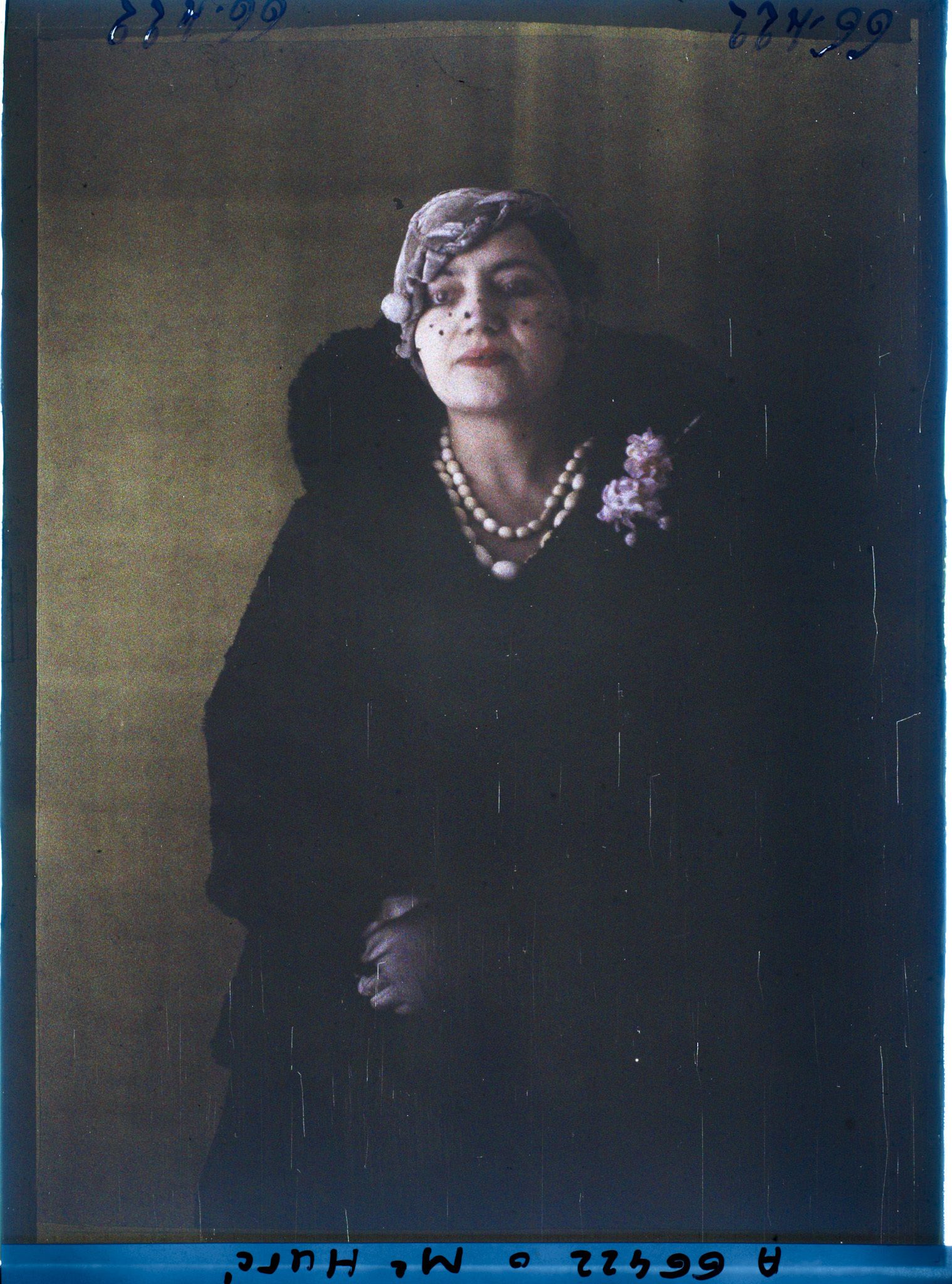 Image représentant https://musee-albert-kahn.s-museum.fr/home/NWQ2OTAwYzNmYjZlZTk1ZWQwODJmMjY4L2dlbmVyaWMtbm90aWNlLXRhYi9hdXRob3JpdHkvNjE3YTc5ZjVjZjhiODk2OGIzMzM3ZDIx/5d6900c3fb6ee95ed082f268/generic-notice-tab/authority/617a79ebcf8b8968b3336f8f Madame Huré