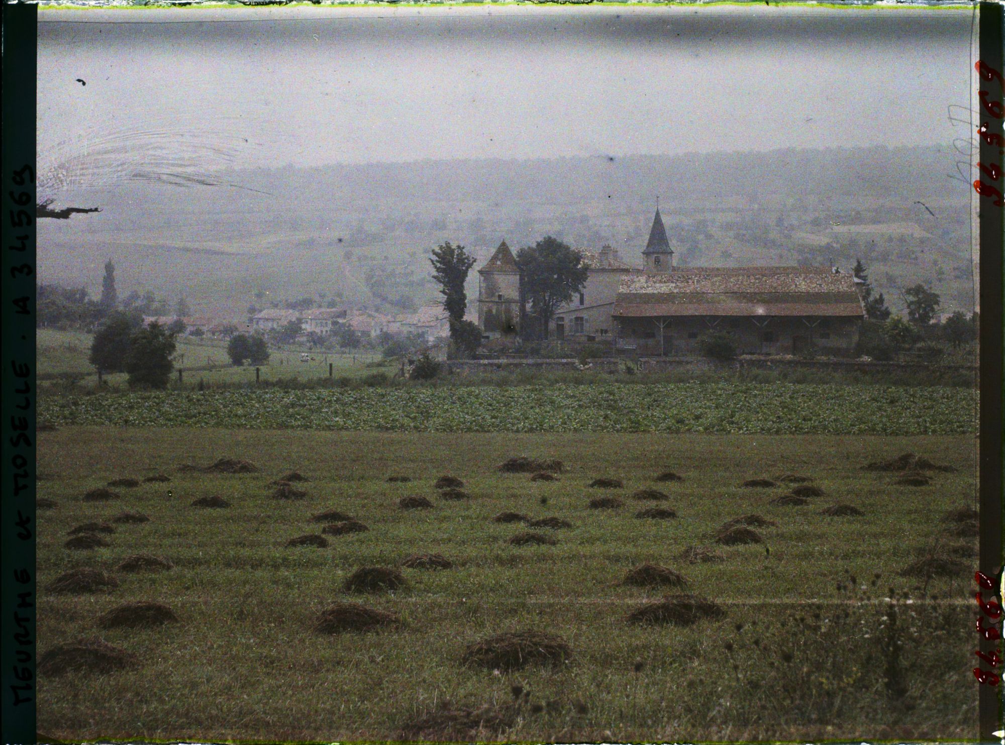 Image représentant France, Villers-sous-Premy, Effet de brume sur le Village