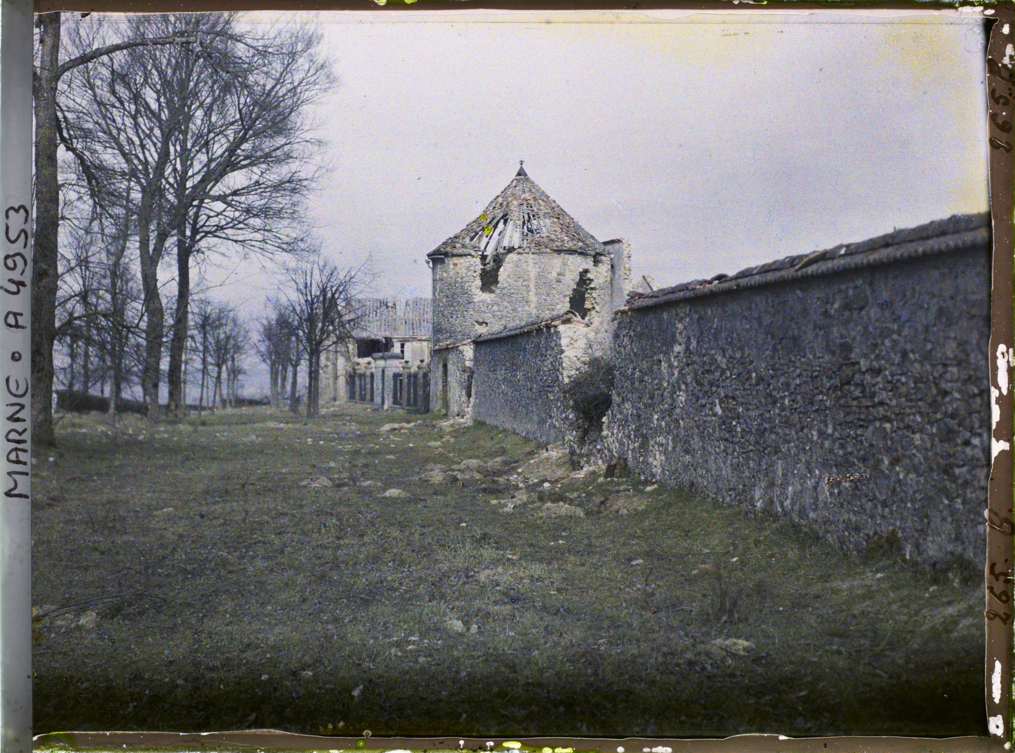Image représentant La tour du château en ruine